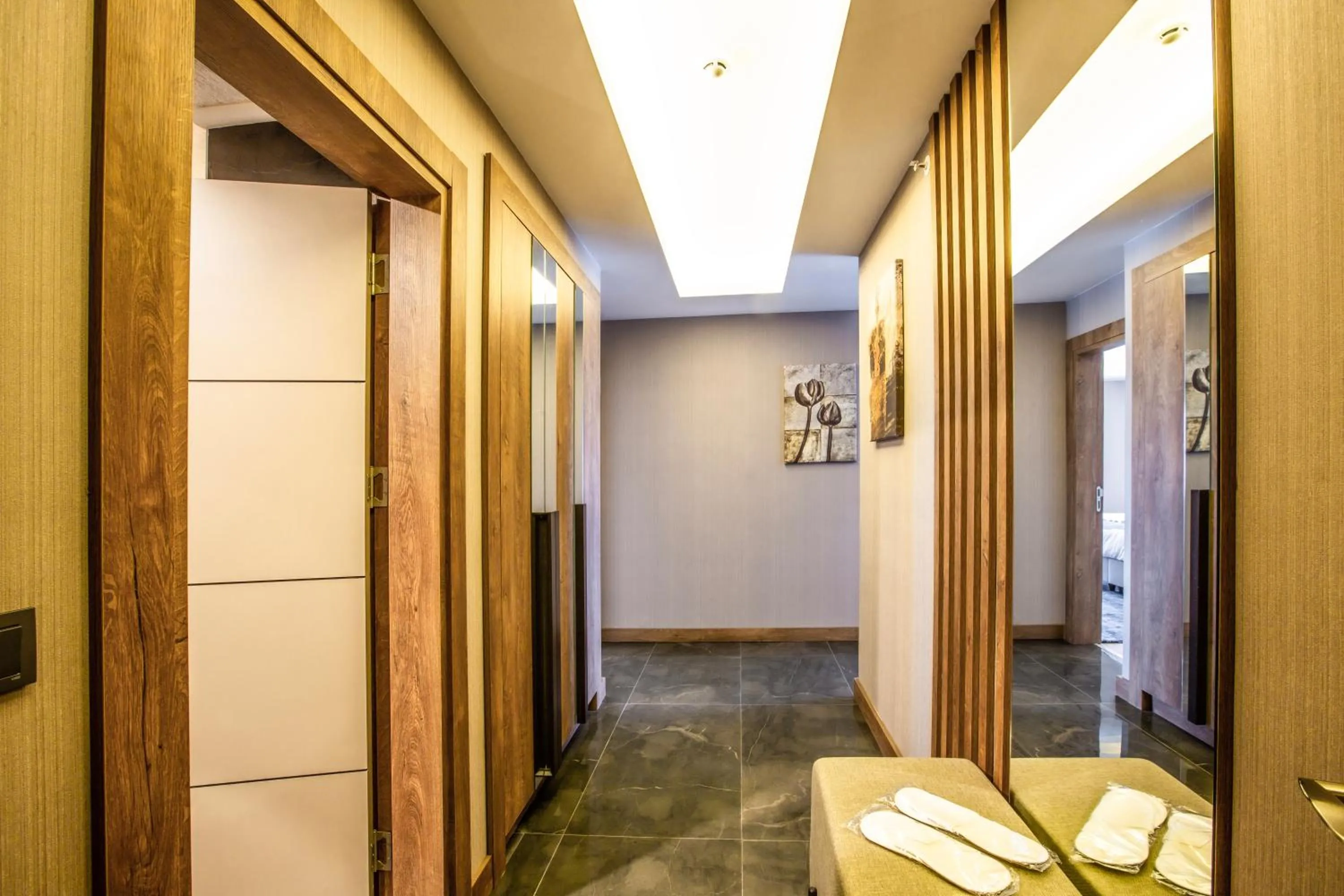 wardrobe in NEHİR OTEL