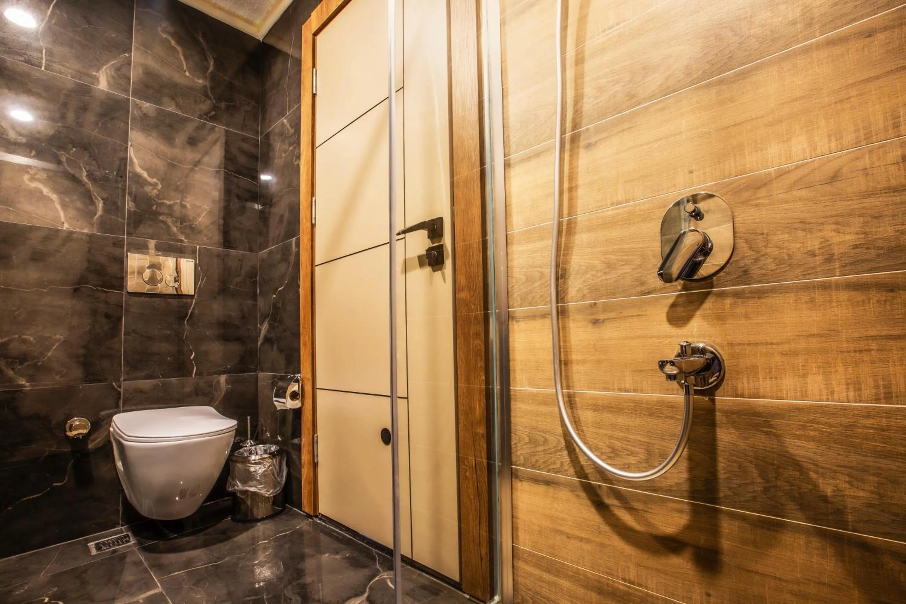 Shower in NEHİR OTEL