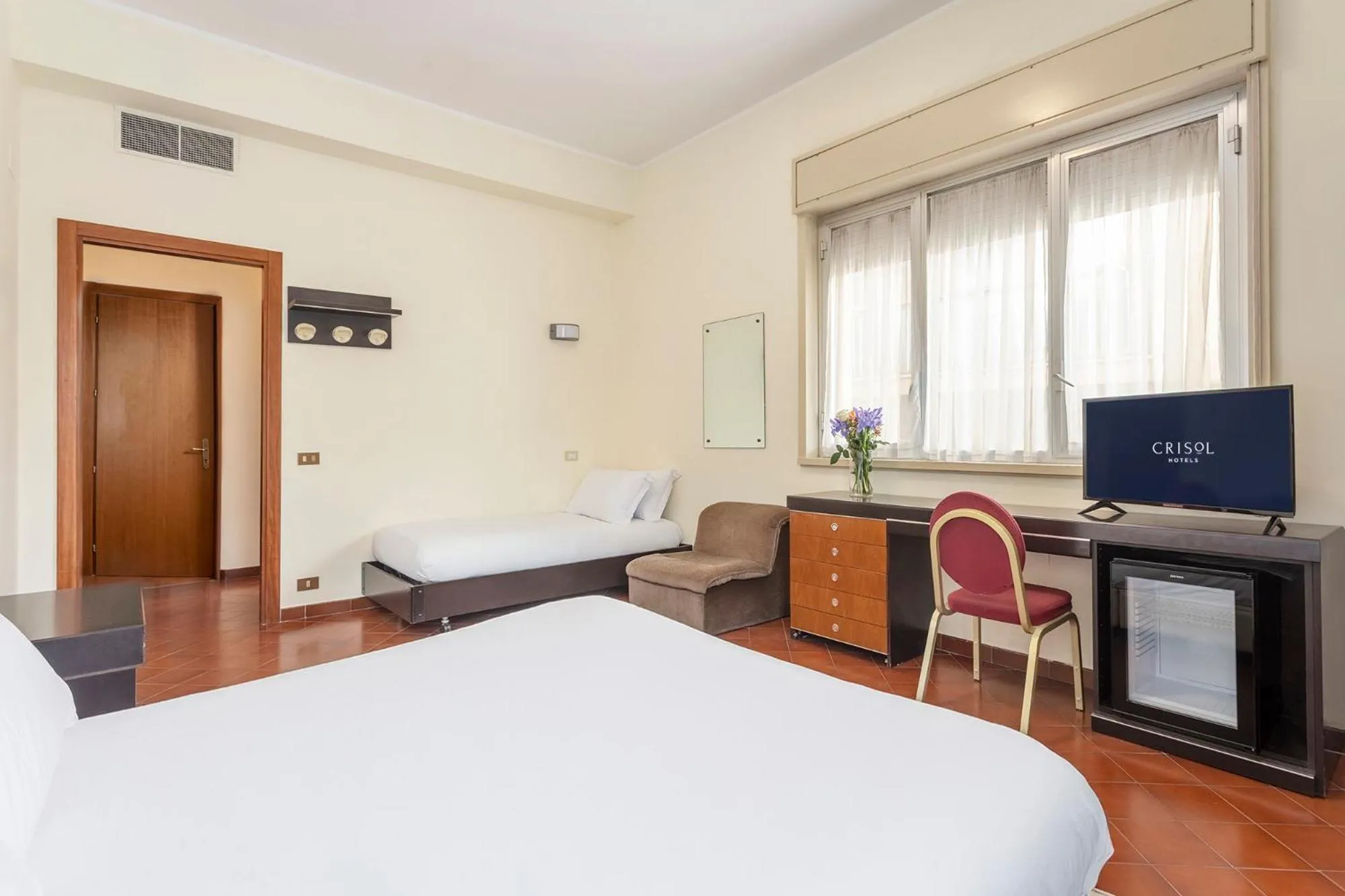 Standard Triple Room in Crisol Europa