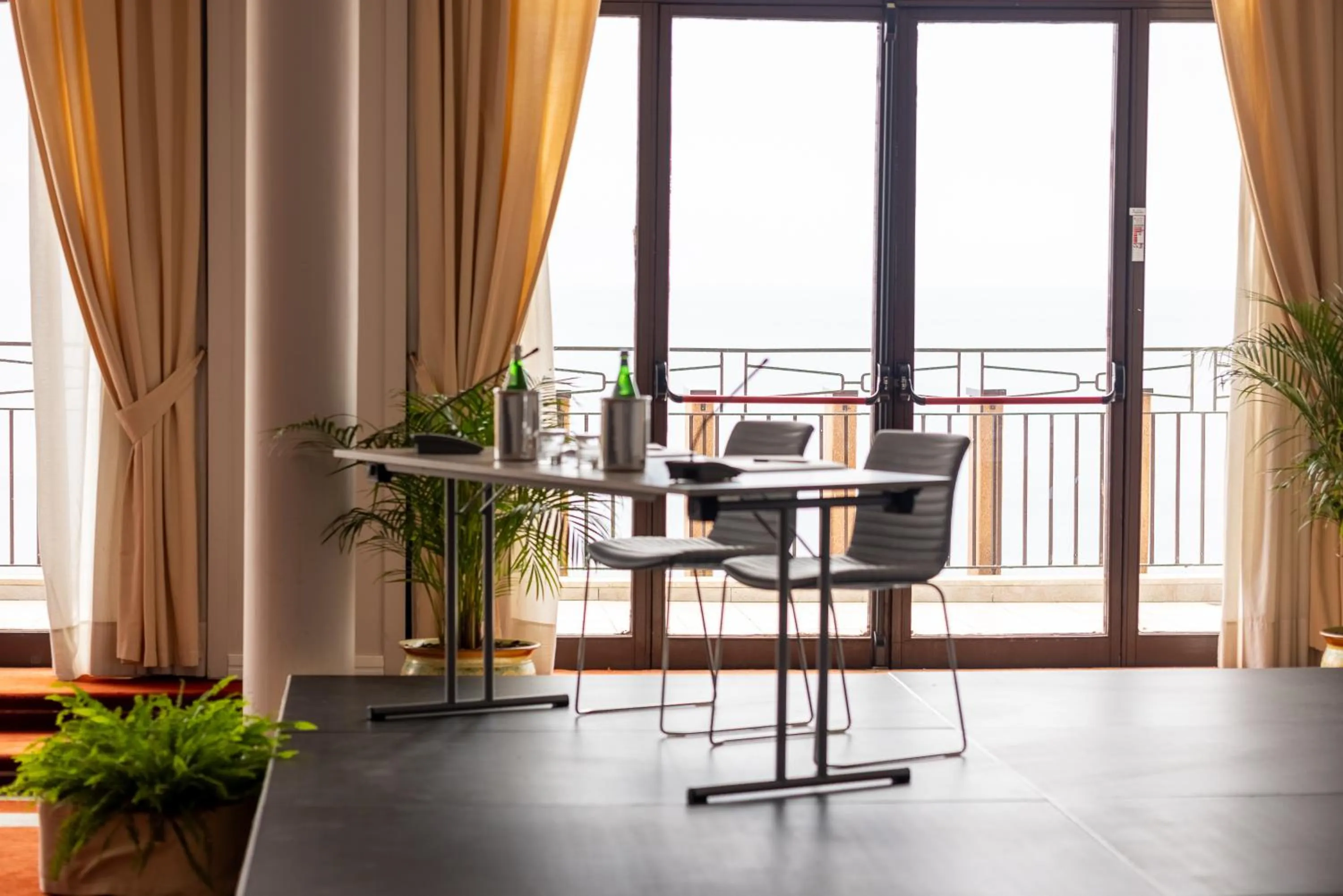 Business facilities in UNA Hotels Capotaormina