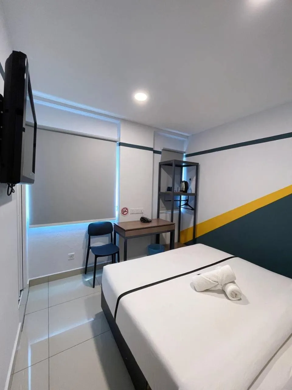 towels, Bed in Smile Hotel Balakong Kajang