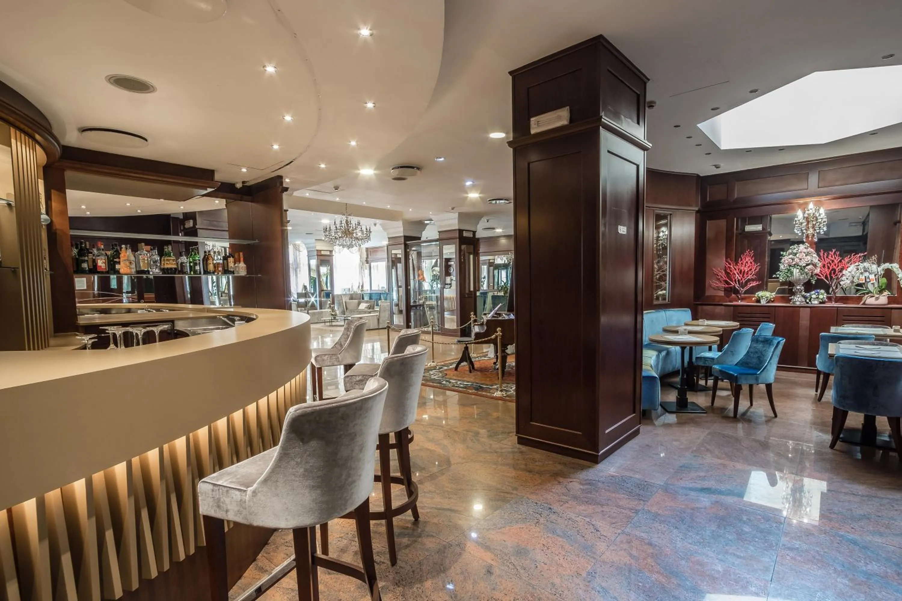 Restaurant/places to eat in Hotel Mythos