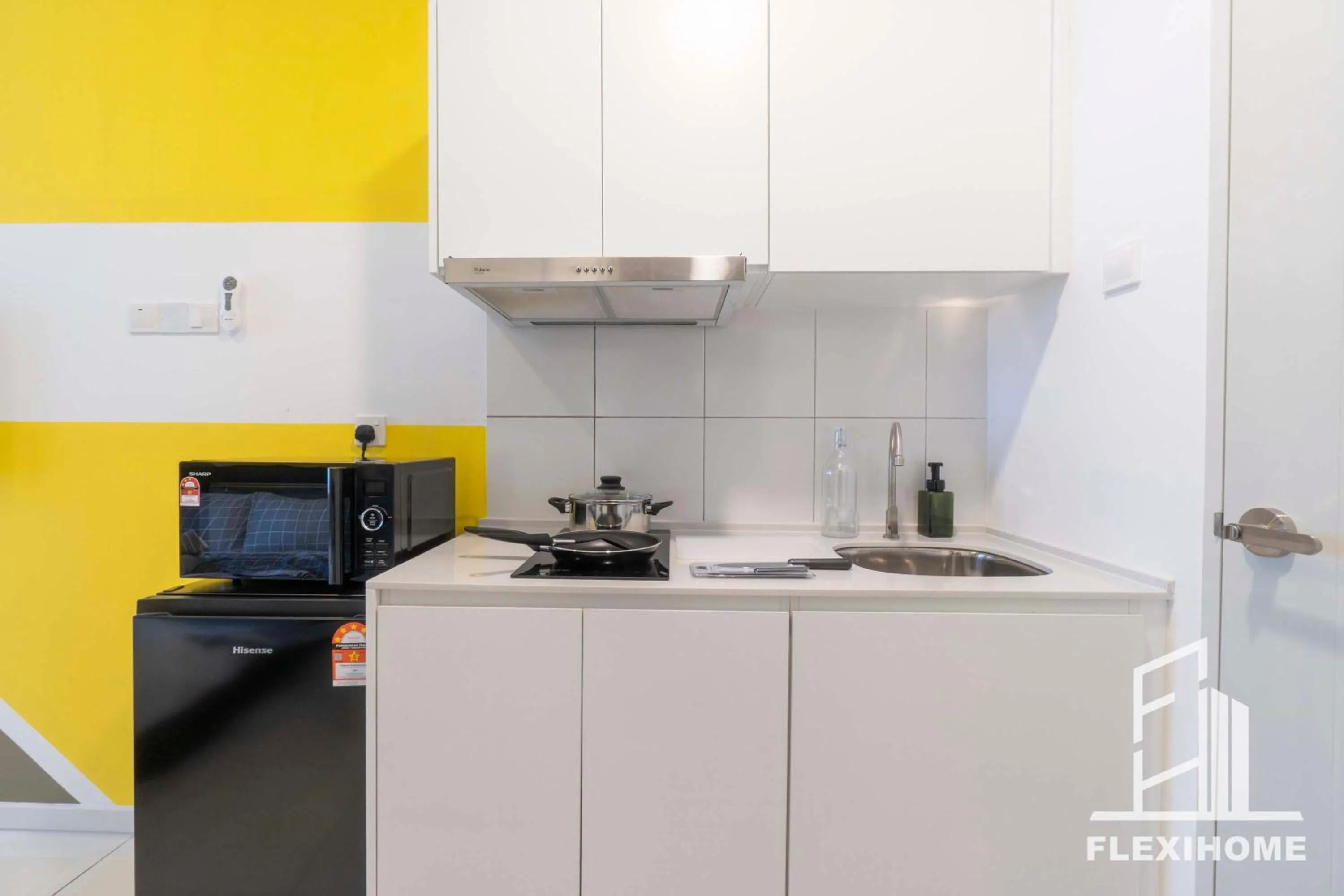 Kitchen or kitchenette in KLIA-KLIA 2, Comfy Studio, Horizon Suites Sepang-Dengkil by Flexihome-MY