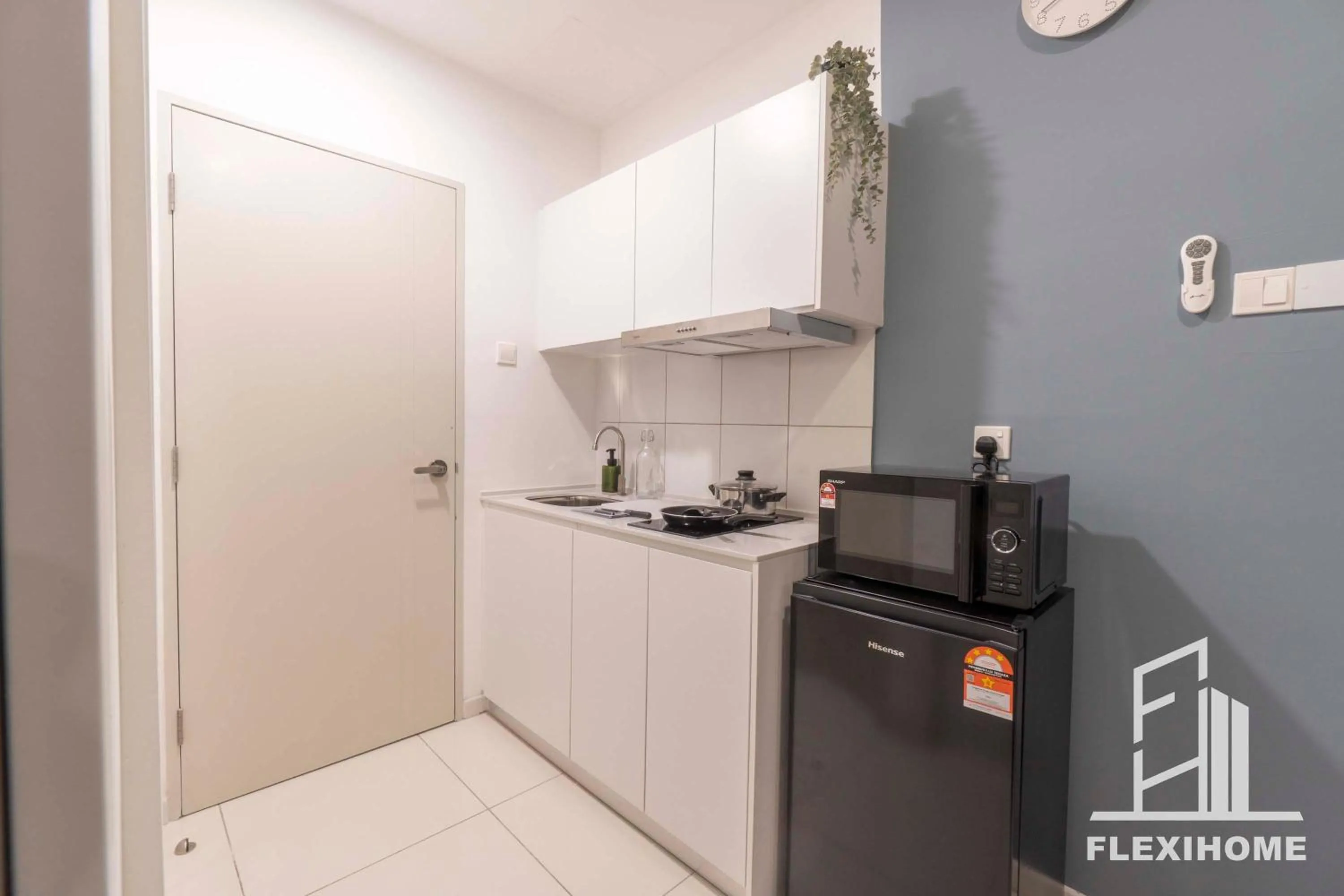 Kitchen or kitchenette in KLIA-KLIA 2, Comfy Studio, Horizon Suites Sepang-Dengkil by Flexihome-MY