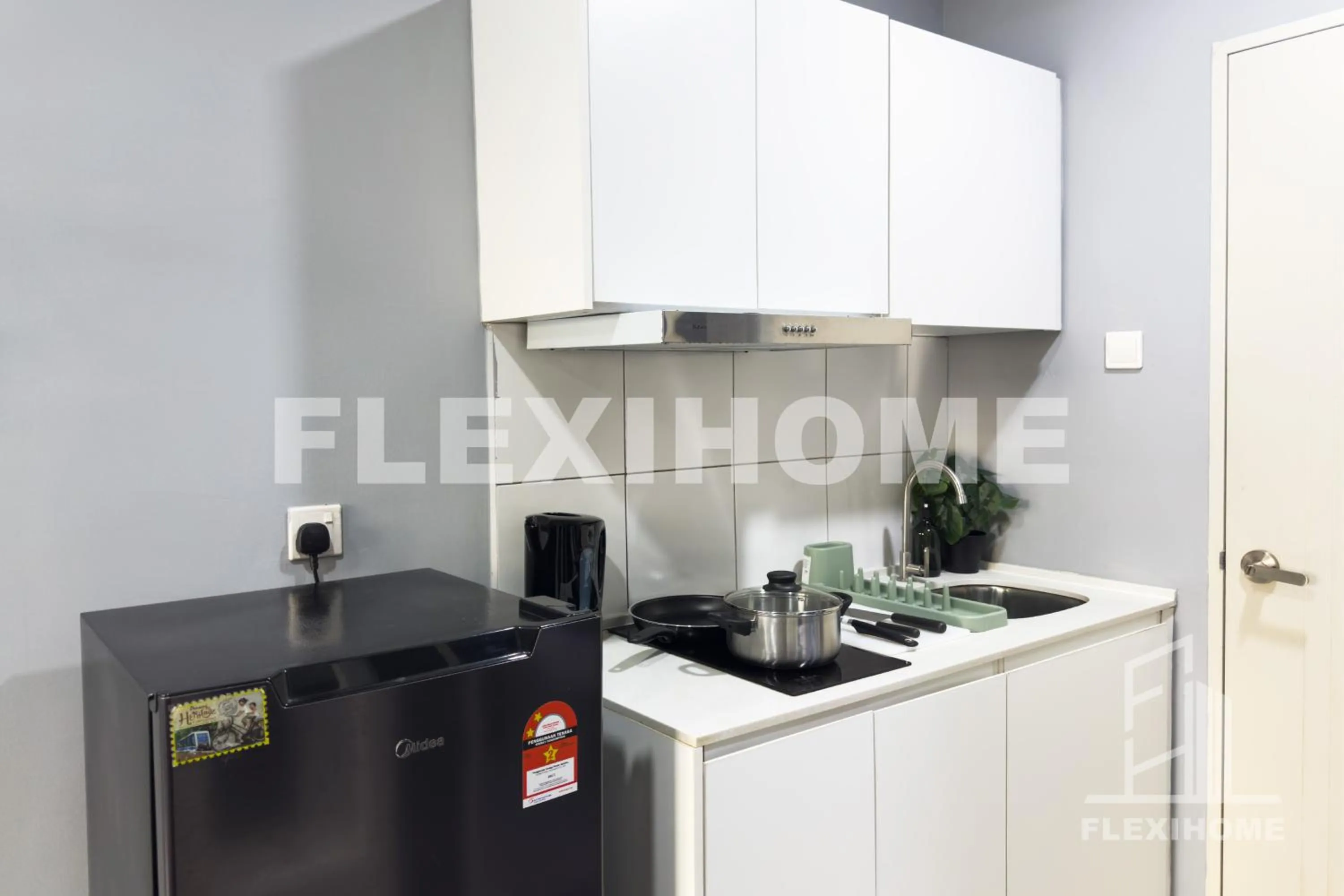 Kitchen or kitchenette in KLIA-KLIA 2, Comfy Studio, Horizon Suites Sepang-Dengkil by Flexihome-MY