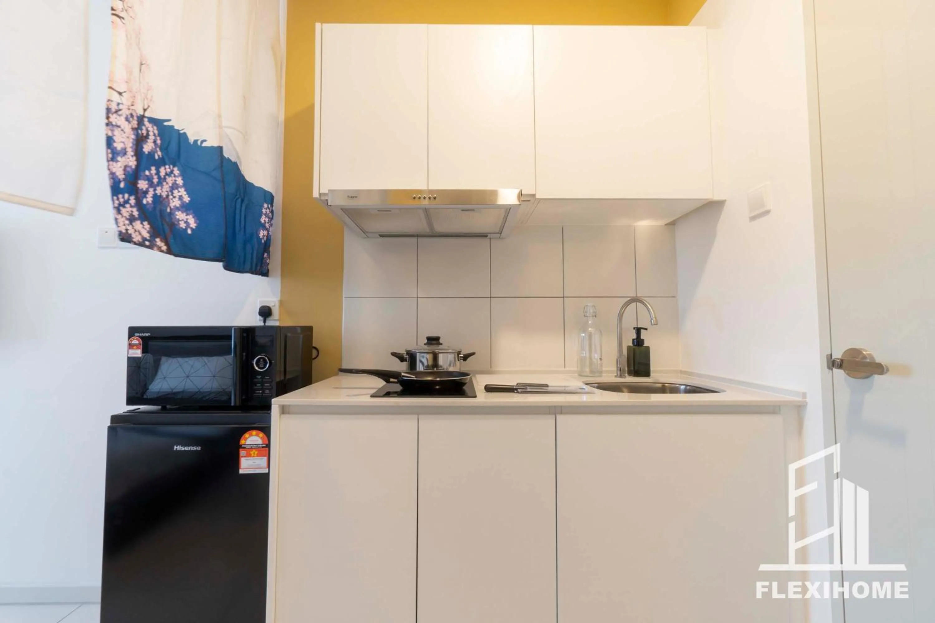 Kitchen or kitchenette in KLIA-KLIA 2, Comfy Studio, Horizon Suites Sepang-Dengkil by Flexihome-MY