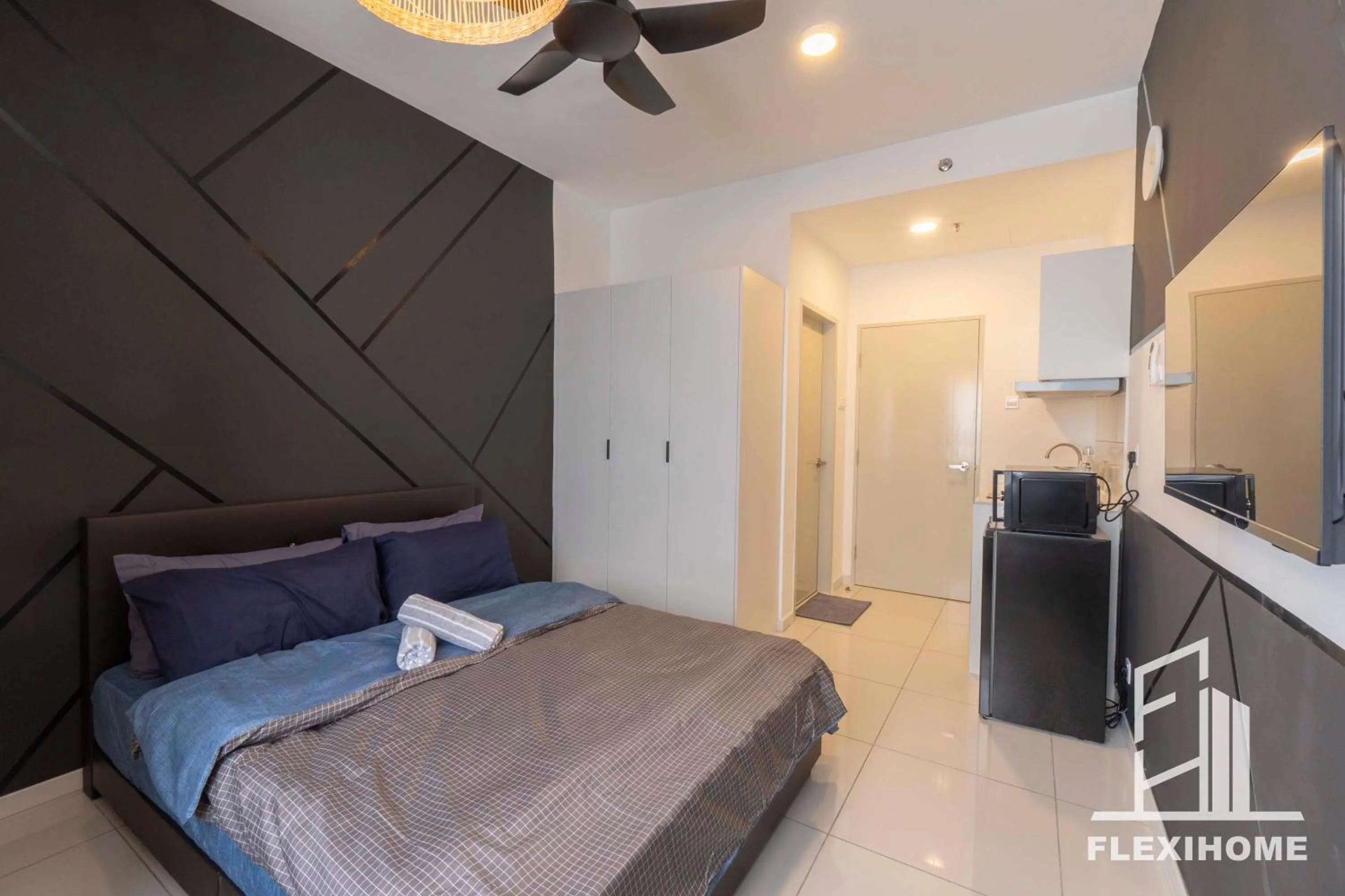 Kitchen or kitchenette, Bed in KLIA-KLIA 2, Comfy Studio, Horizon Suites Sepang-Dengkil by Flexihome-MY