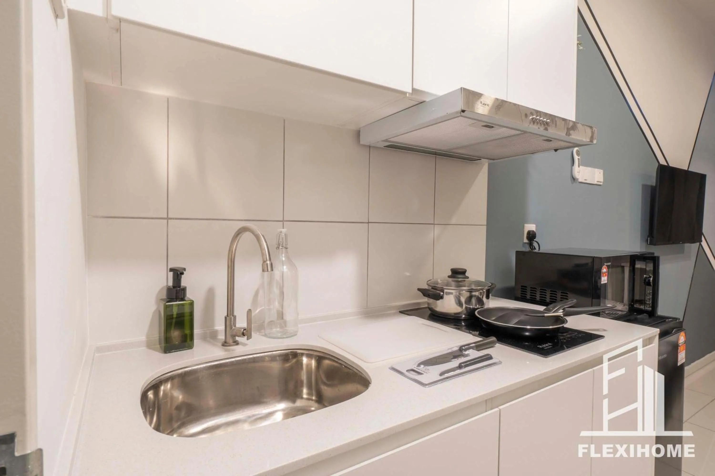 Kitchen or kitchenette in KLIA-KLIA 2, Comfy Studio, Horizon Suites Sepang-Dengkil by Flexihome-MY