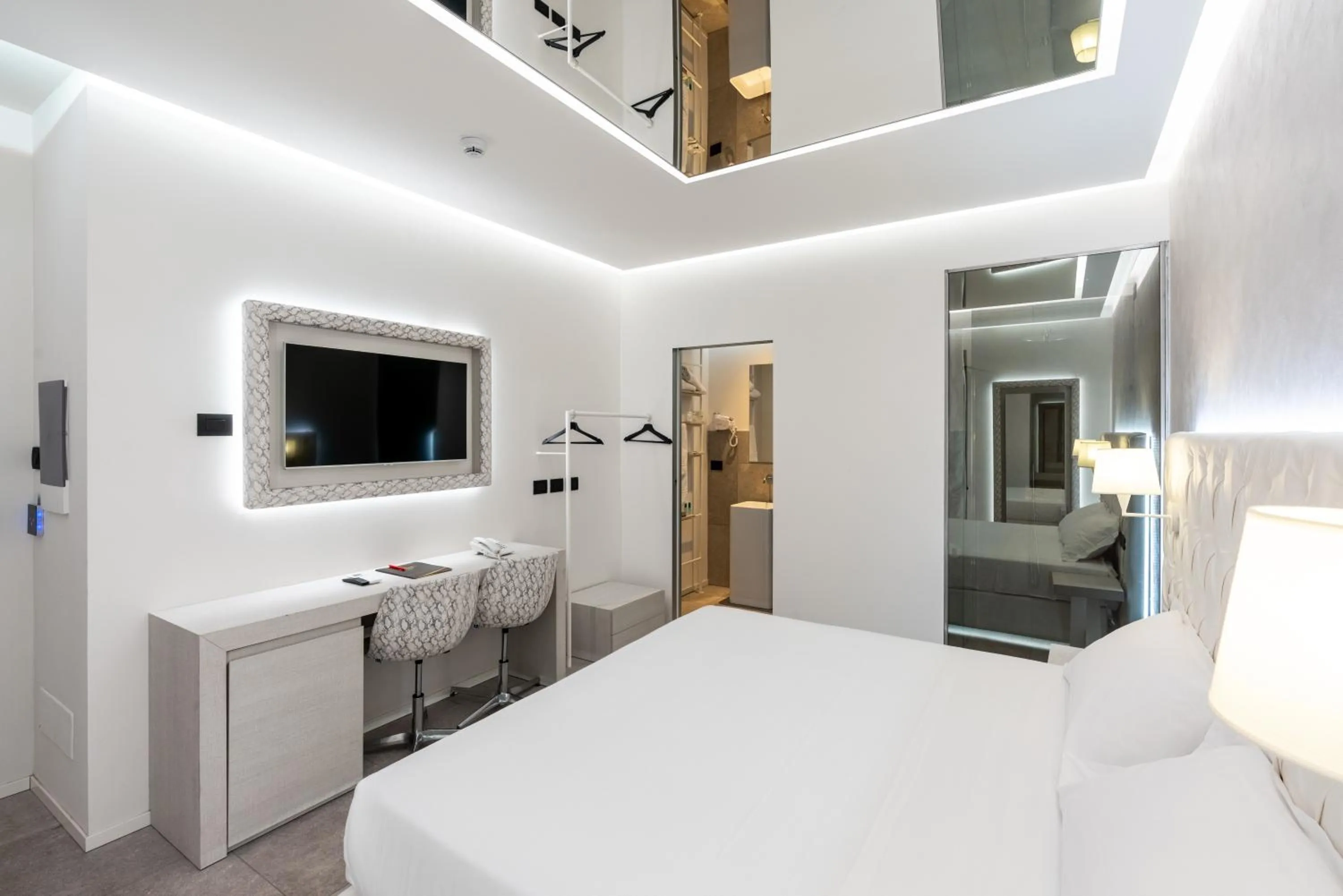 Bed in Motel Hotel Charlie