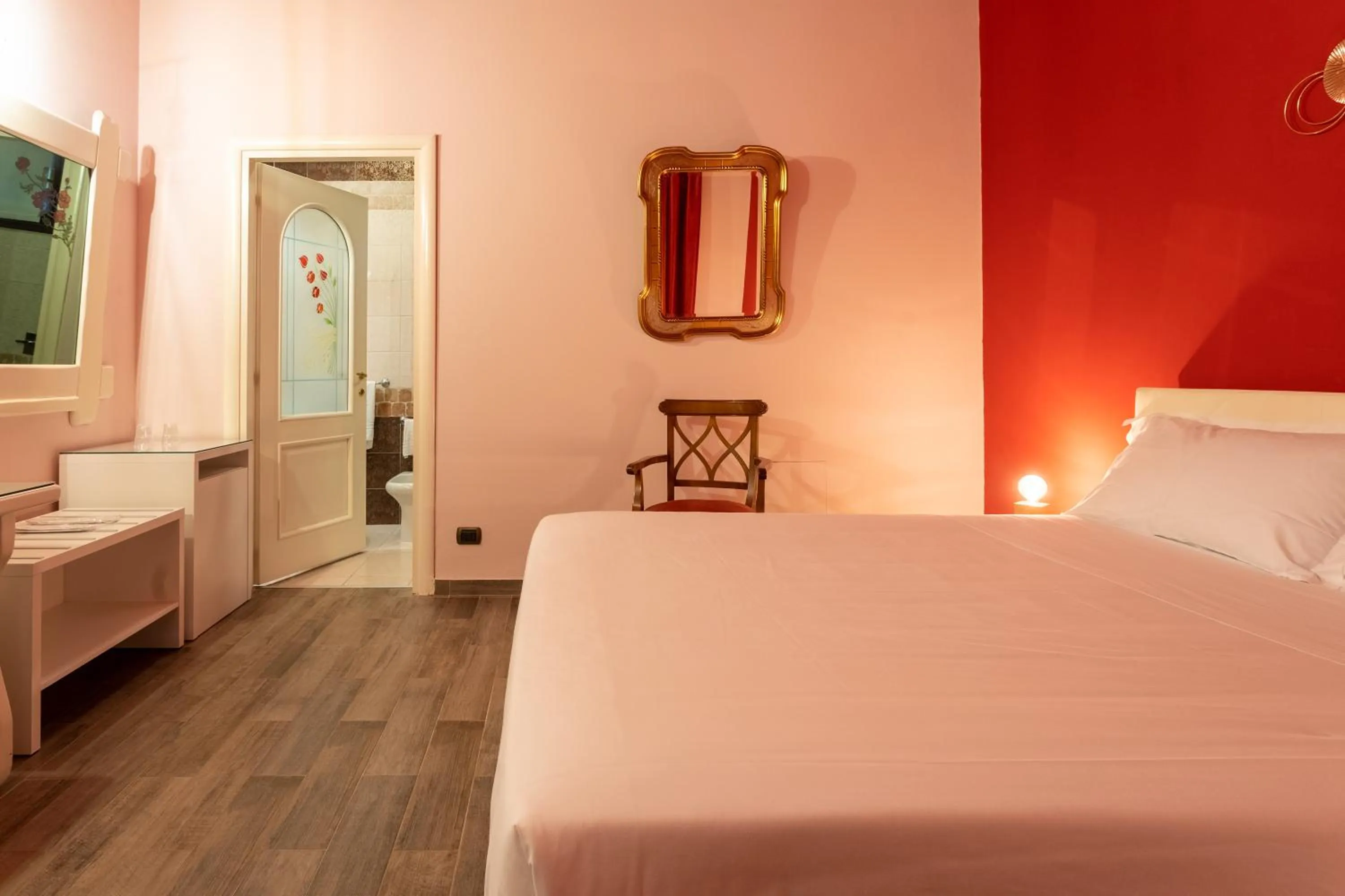 Bed in Motel Hotel Charlie