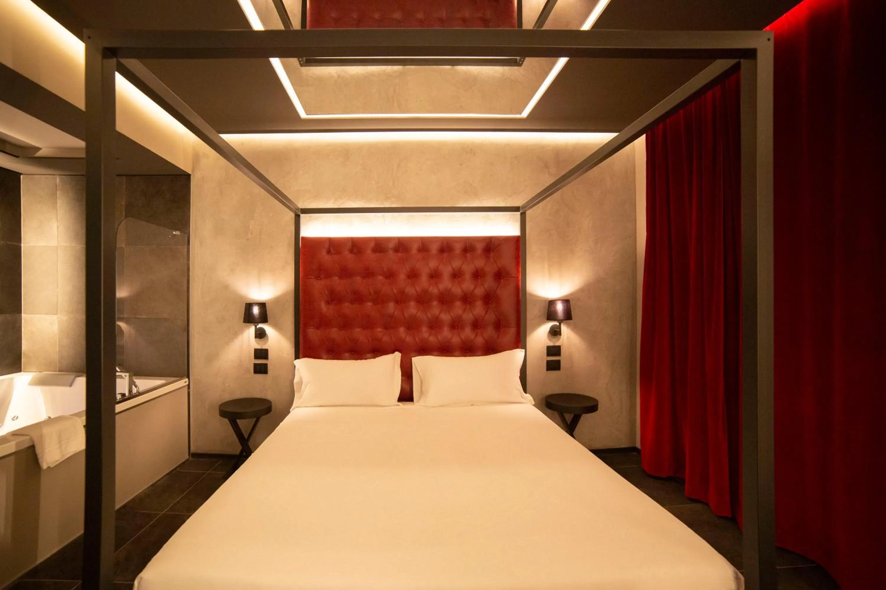 Bed in Motel Hotel Charlie