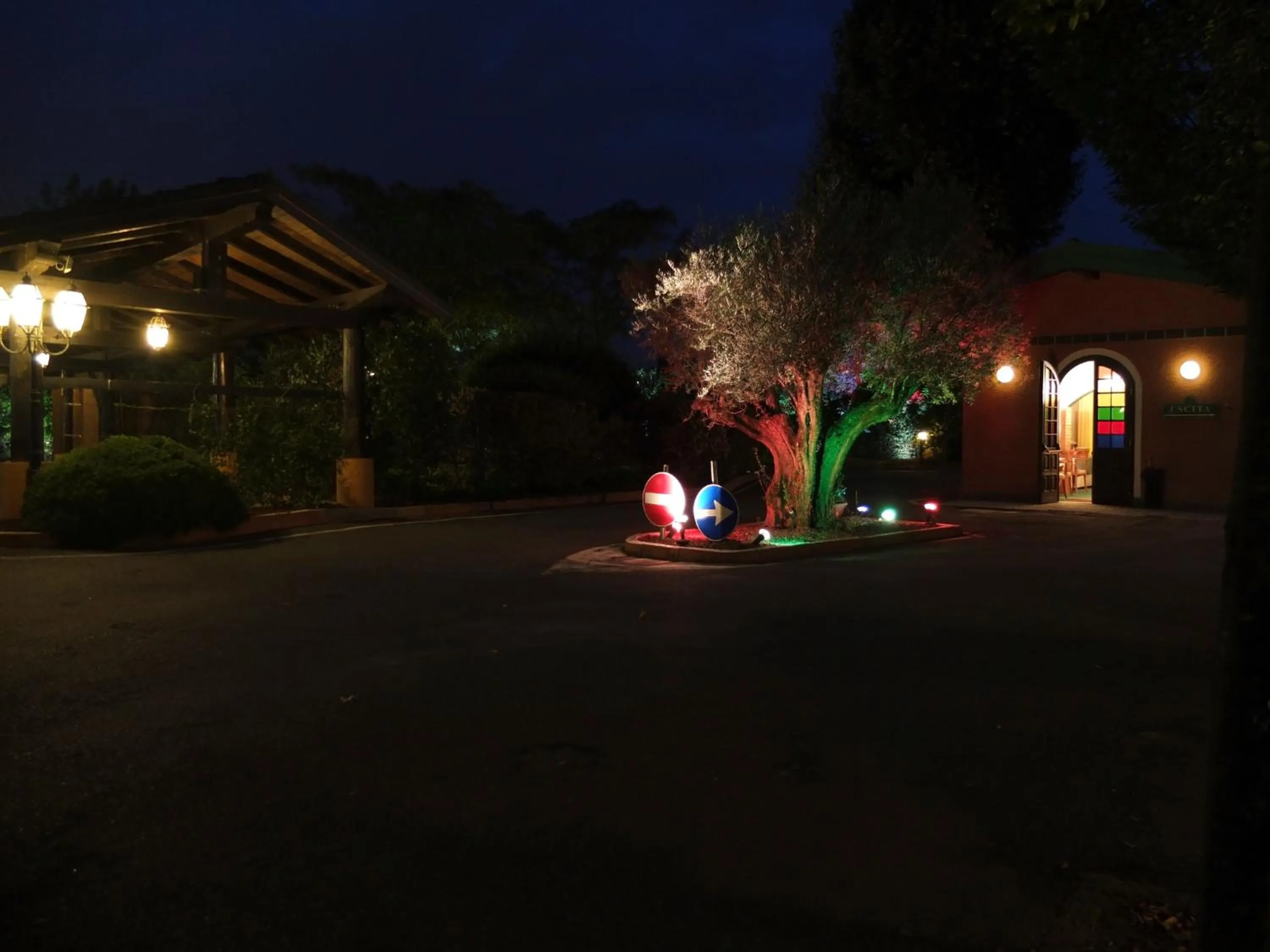 Property building in Motel Hotel Charlie