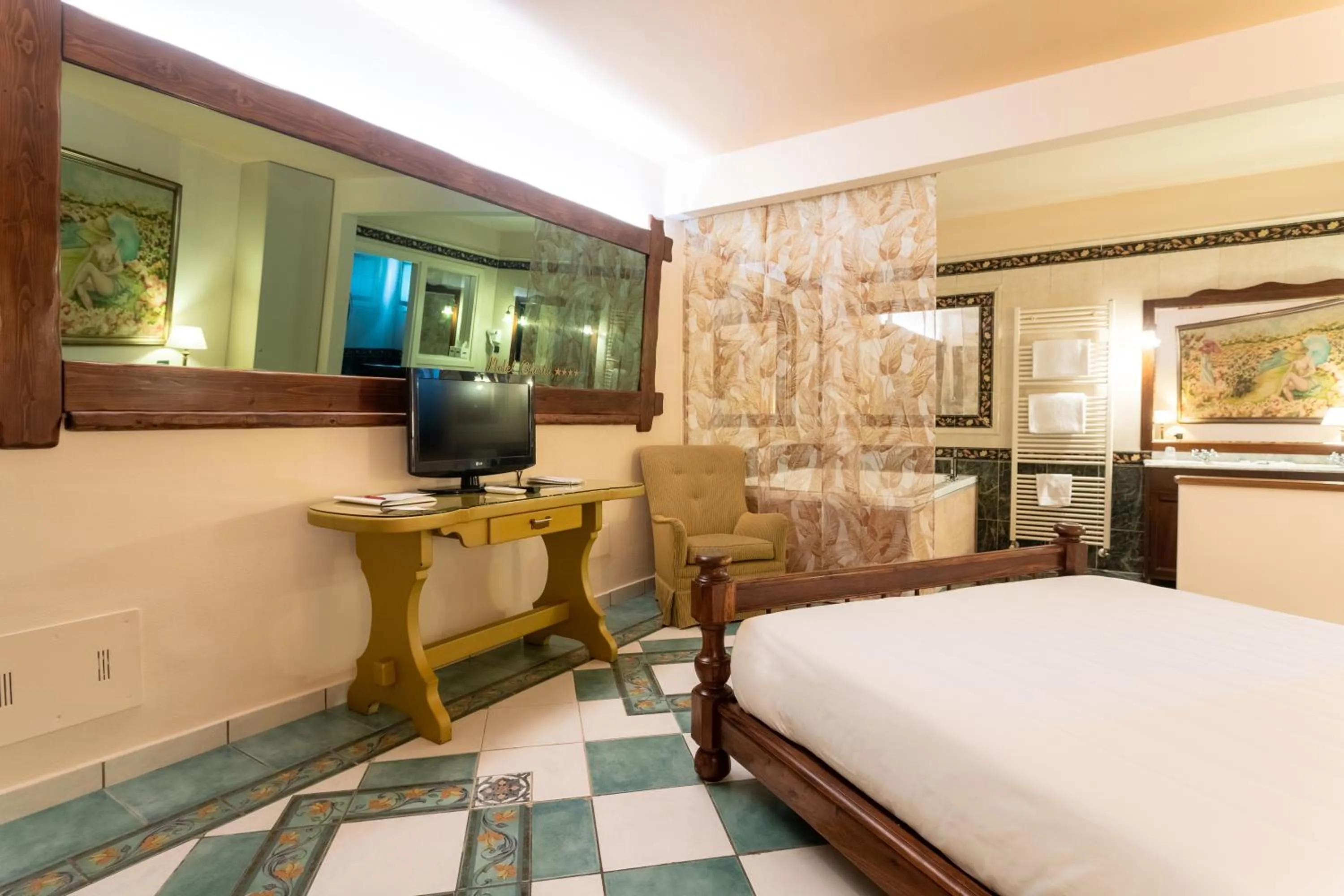 Bed in Motel Hotel Charlie