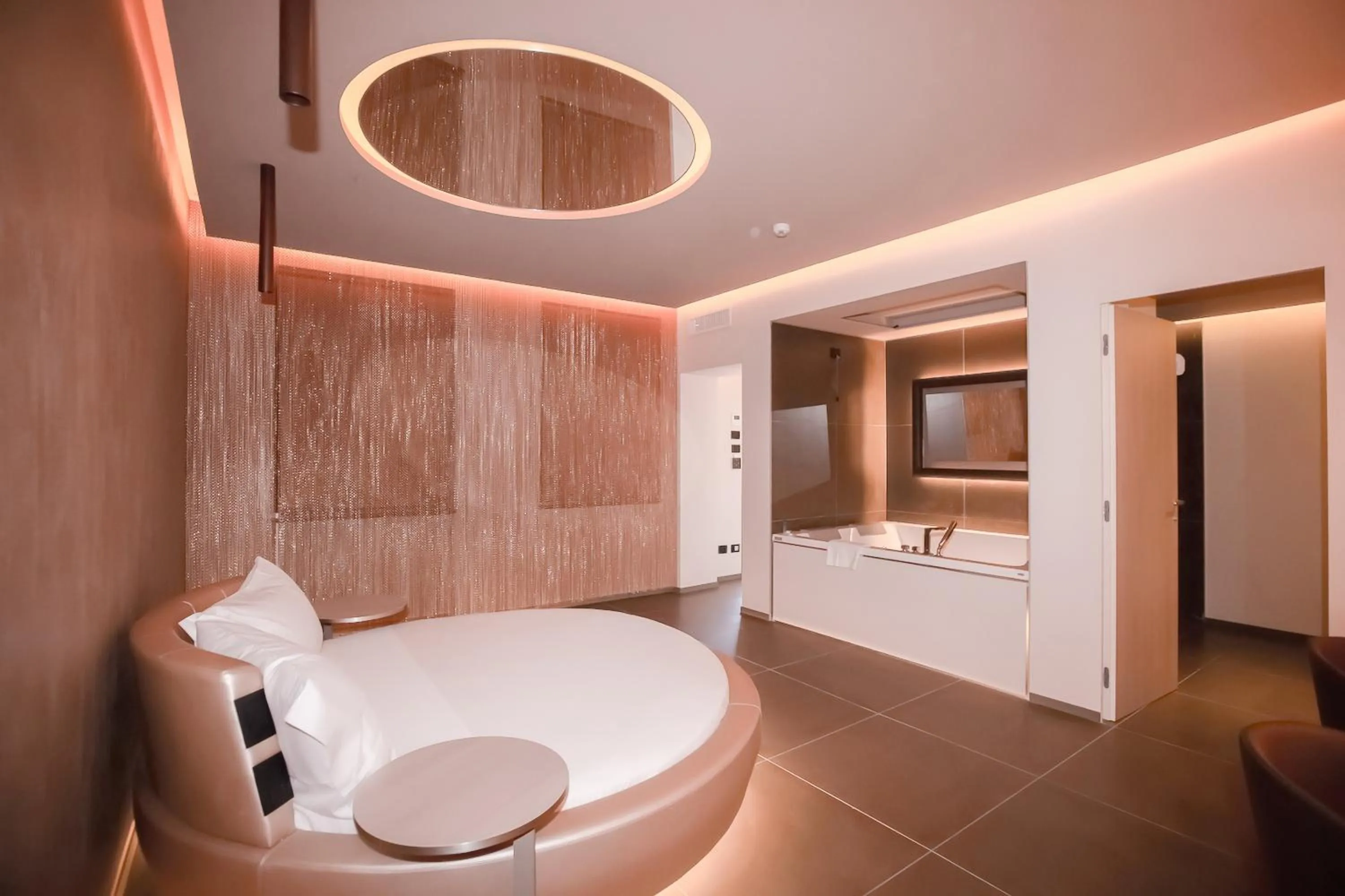 Bed in Motel Hotel Charlie