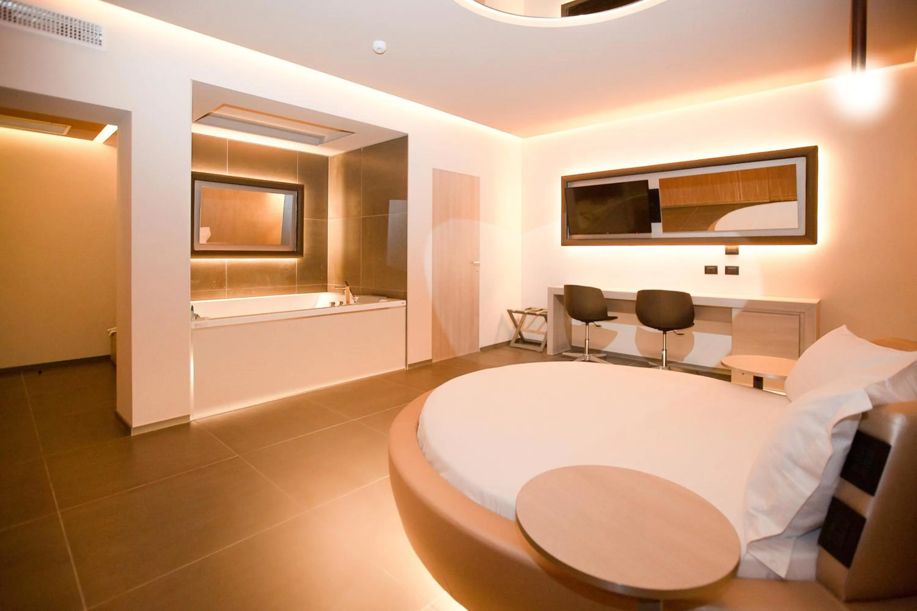 Bed in Motel Hotel Charlie