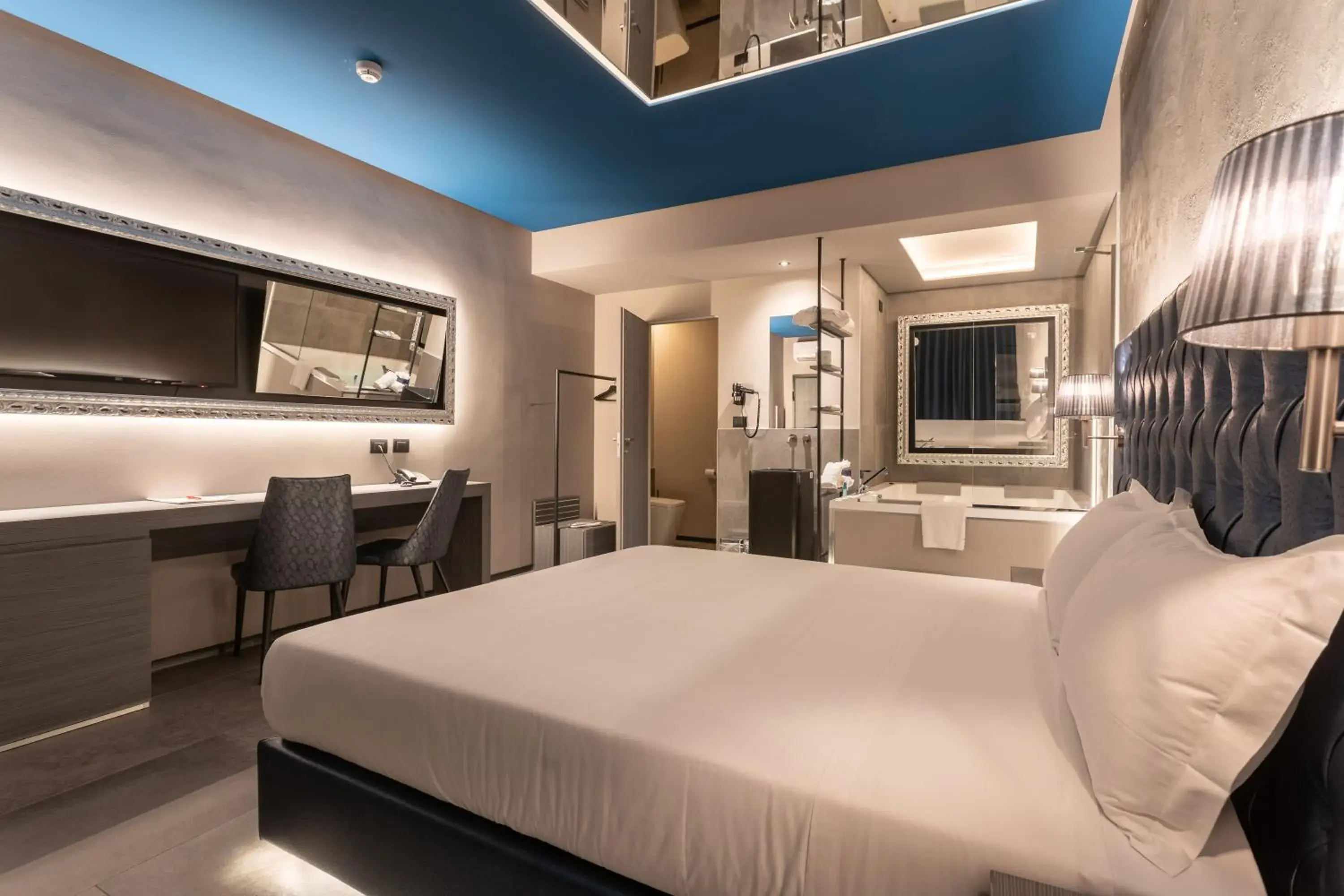 Superior Queen Room - single occupancy in Motel Hotel Charlie Superior Queen Room - single occupancy in Motel Hotel Charlie