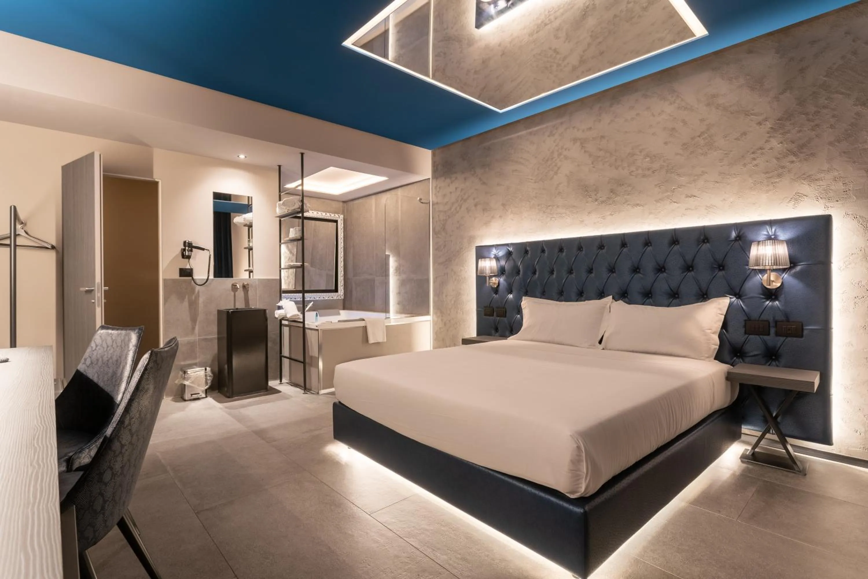 Bed in Motel Hotel Charlie