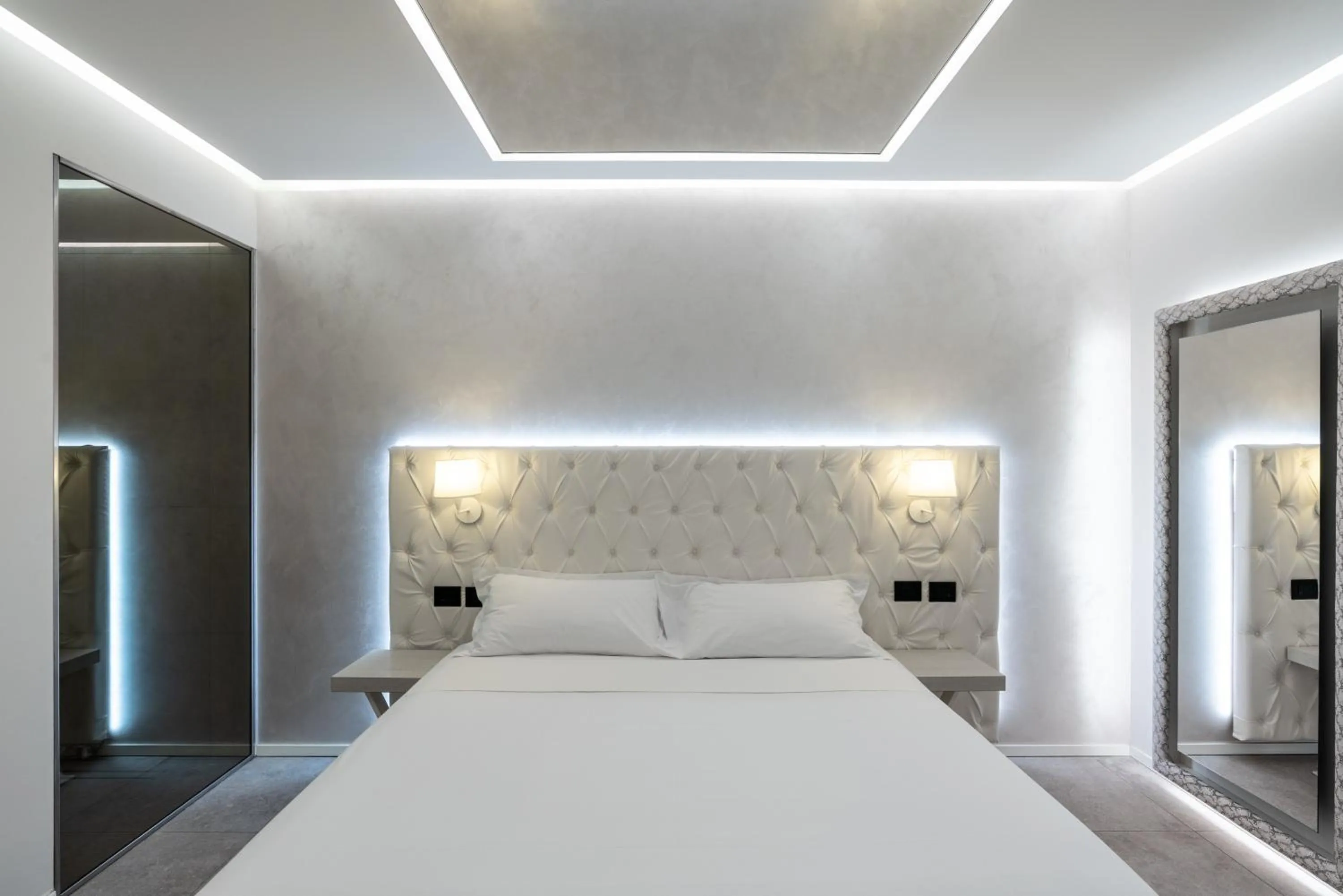 Bed in Motel Hotel Charlie