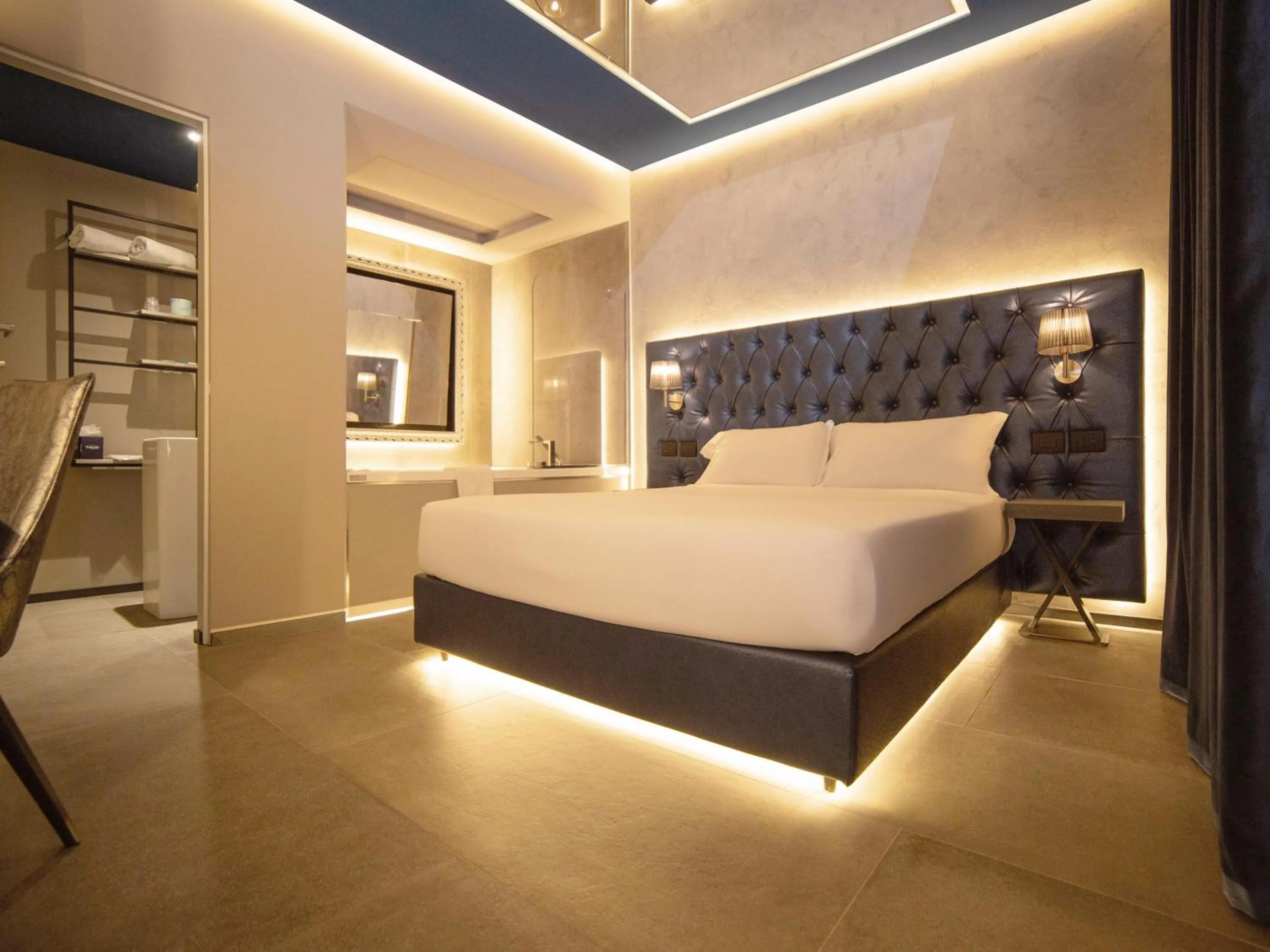 Bed in Motel Hotel Charlie