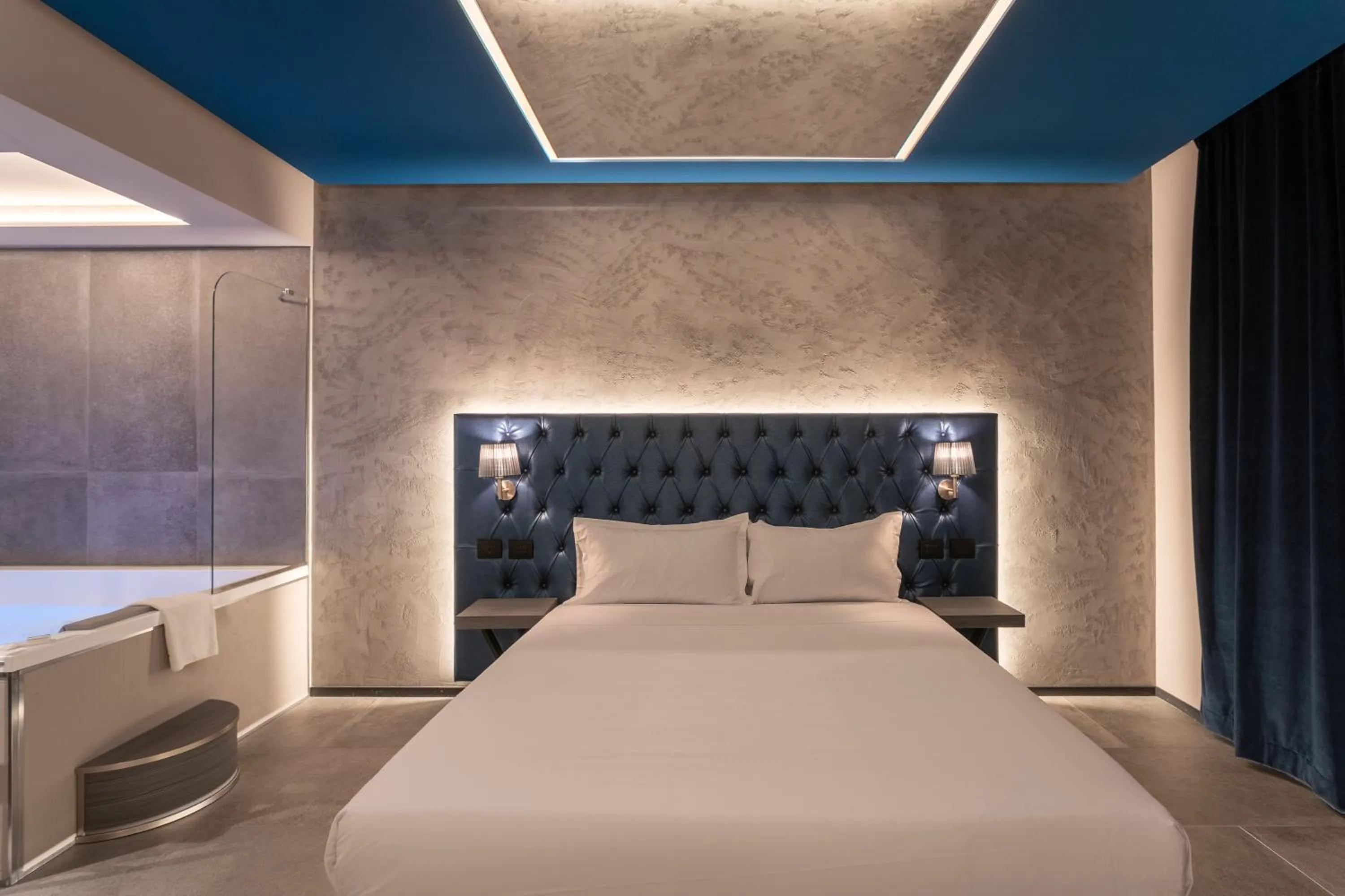 Bed in Motel Hotel Charlie