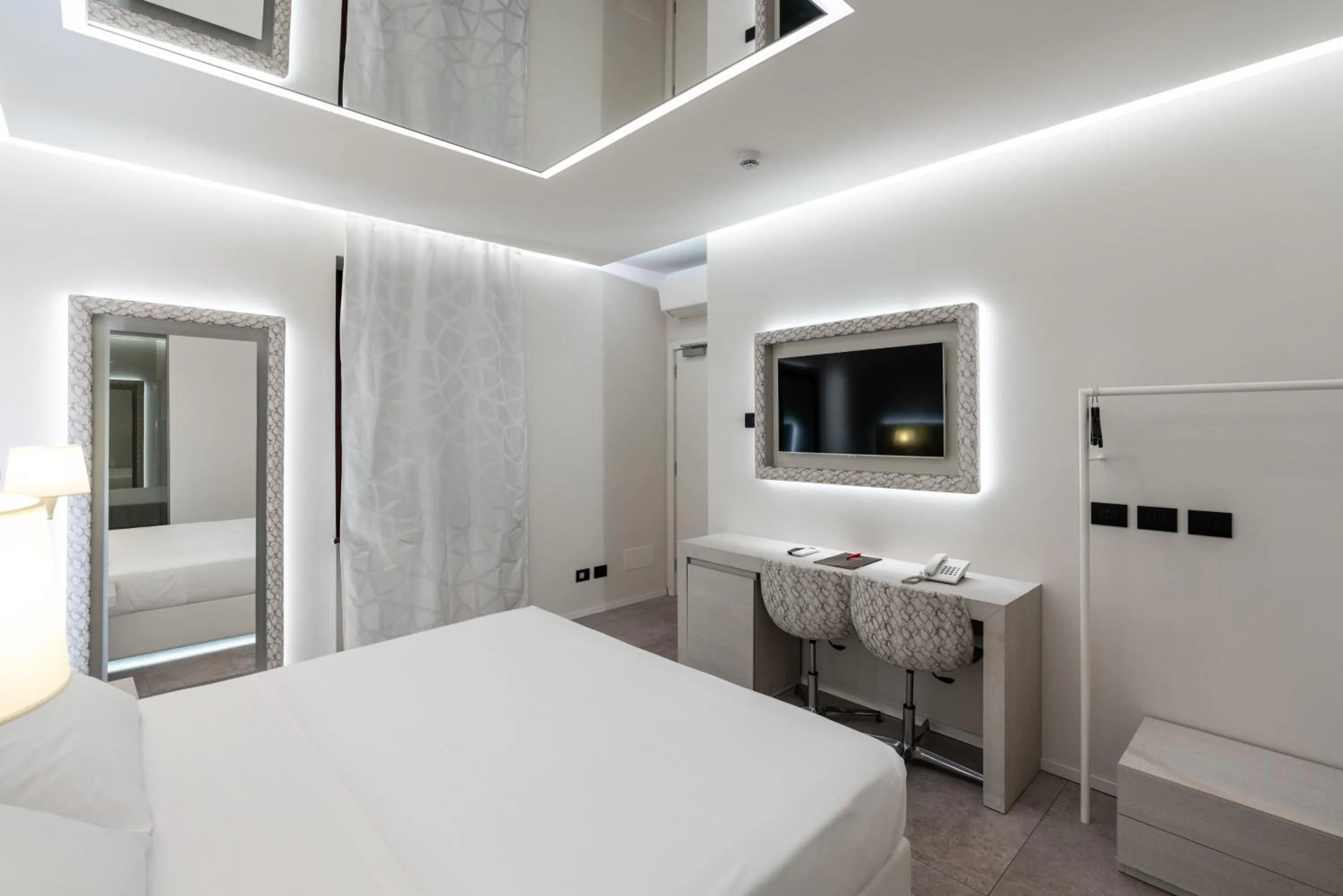 Bed in Motel Hotel Charlie