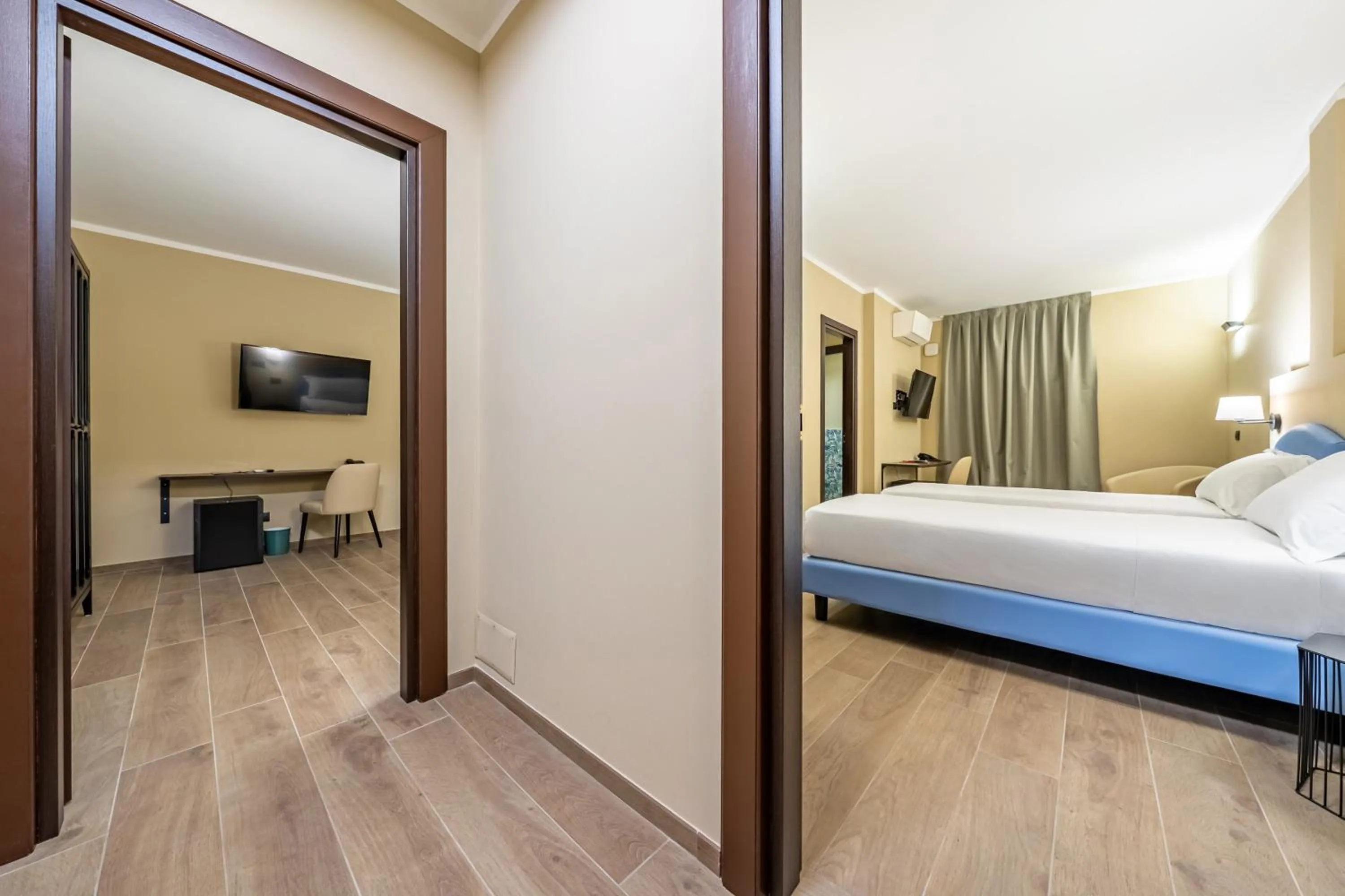 Bed in Motel Hotel Charlie