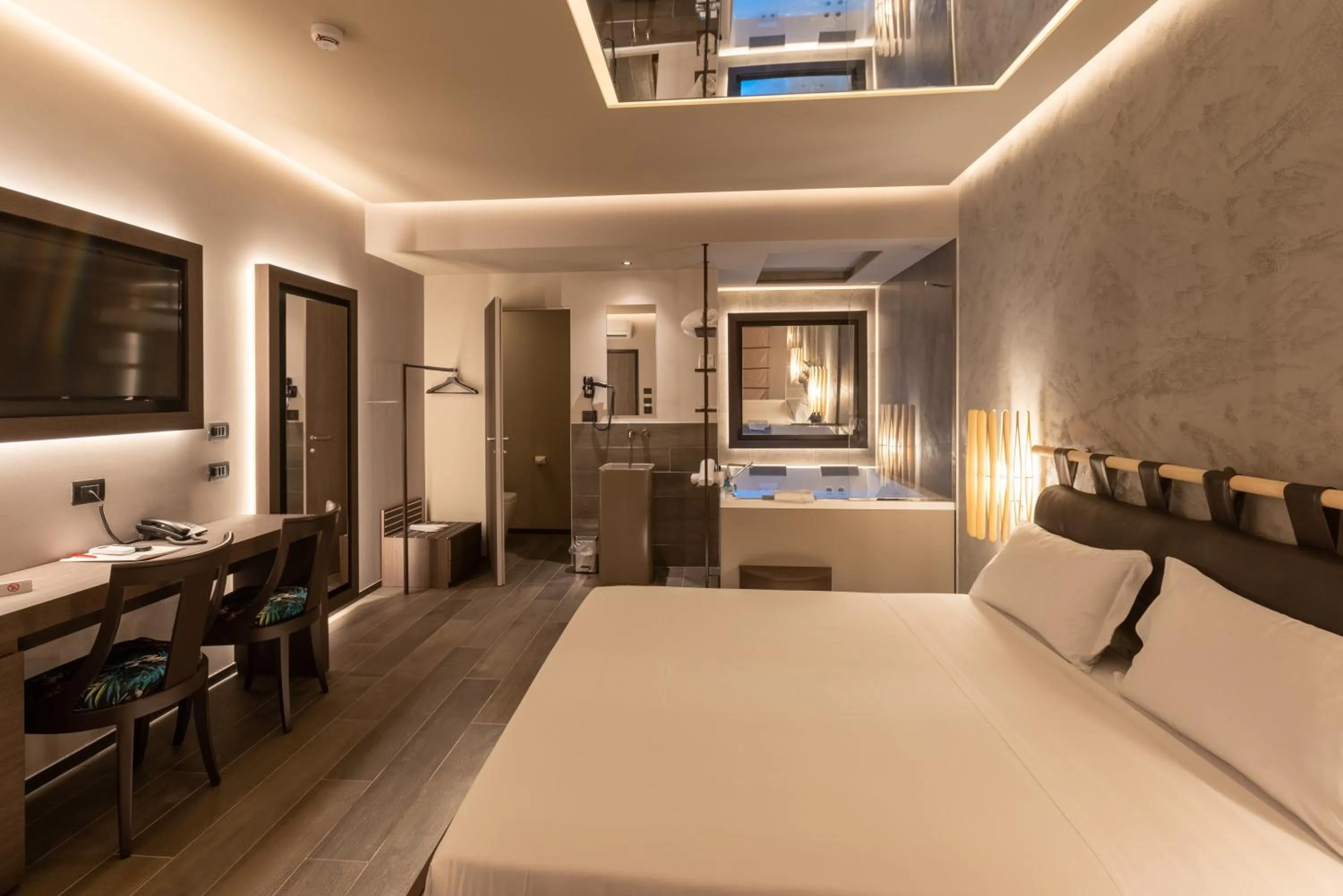 Bed in Motel Hotel Charlie