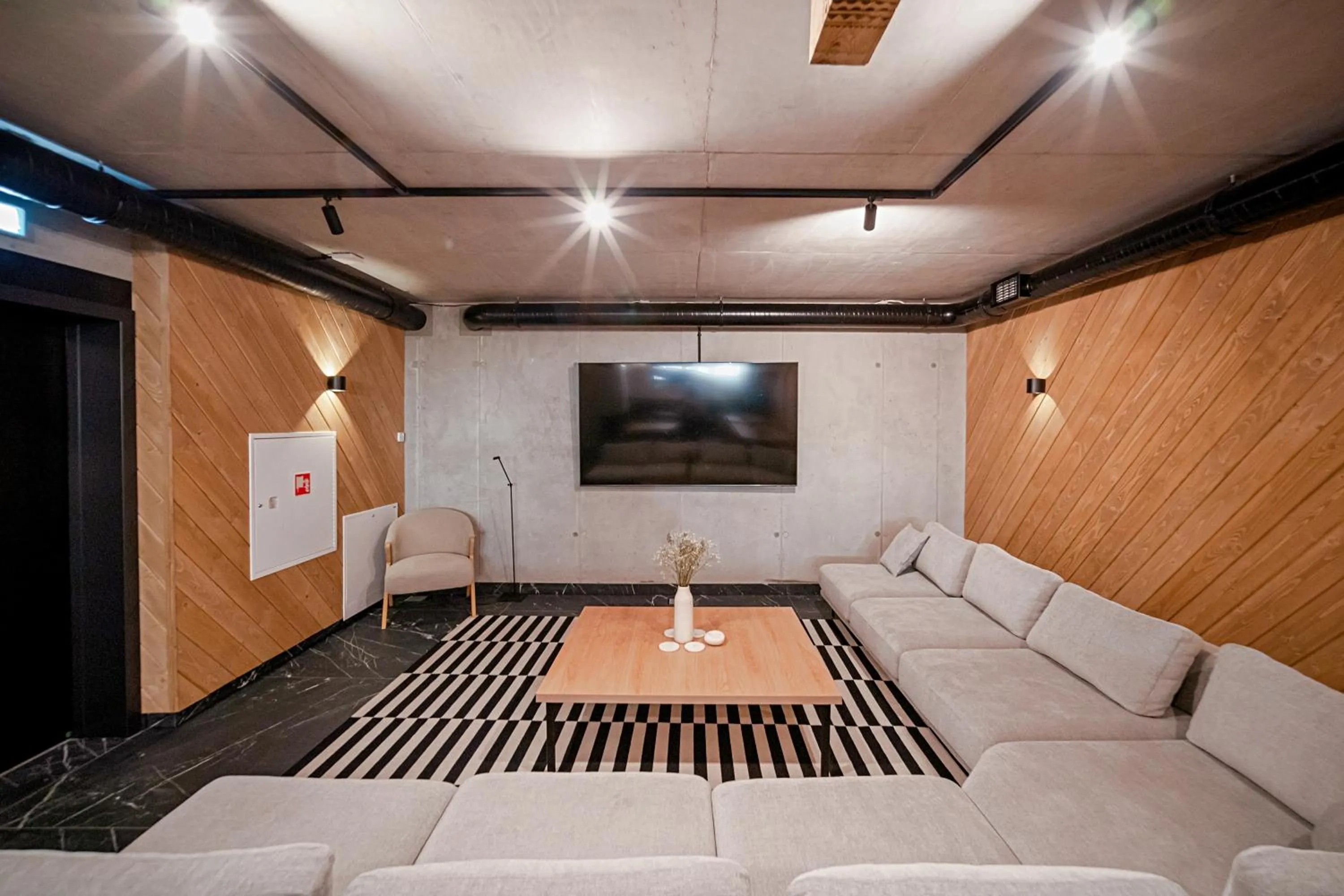 Communal lounge/ TV room in Lipowy Dwór