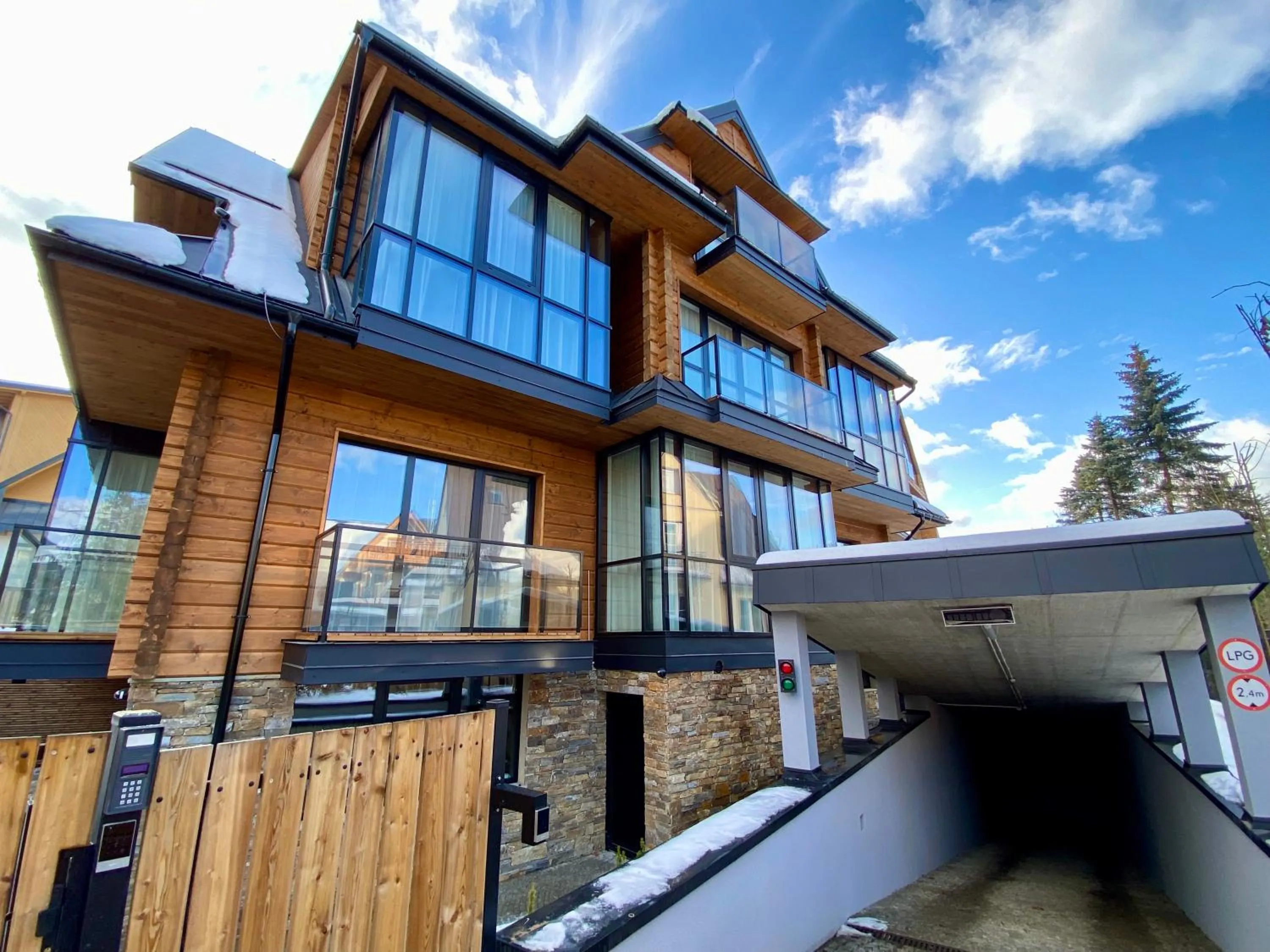 Property building in Lipowy Dwór