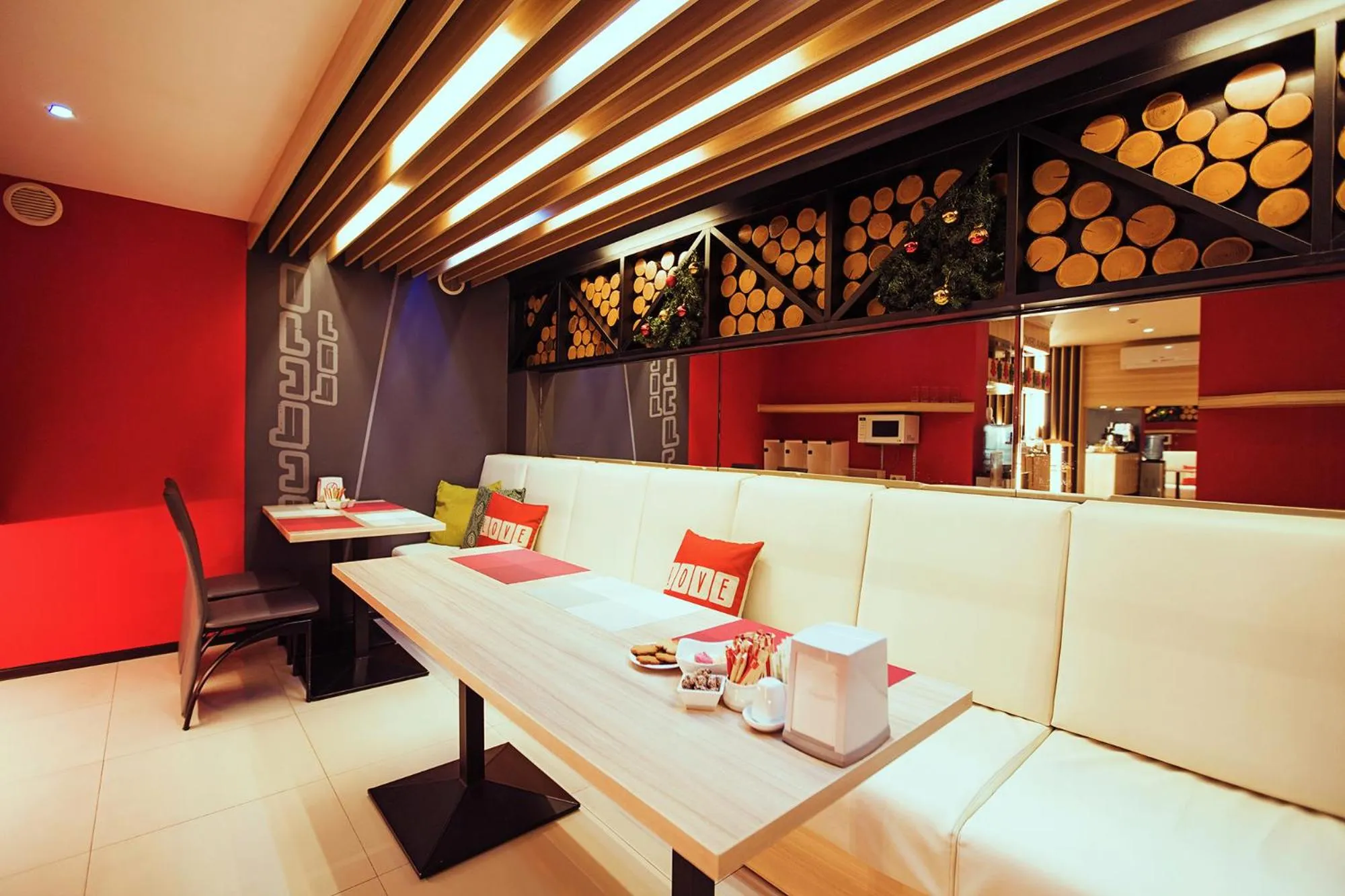 Restaurant/places to eat in Futuro Hotel Bishkek