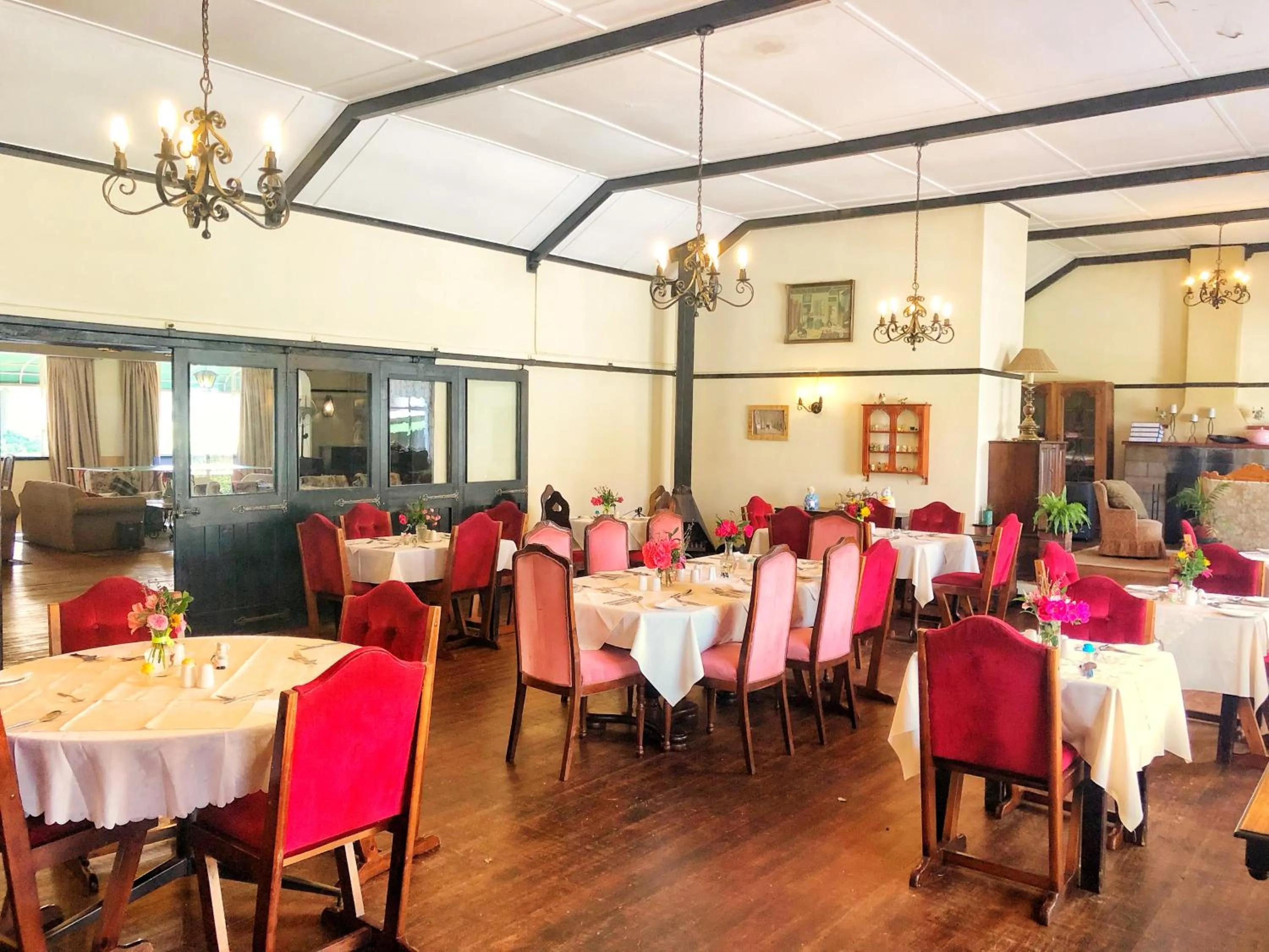 Restaurant/places to eat in Green Lantern Inn