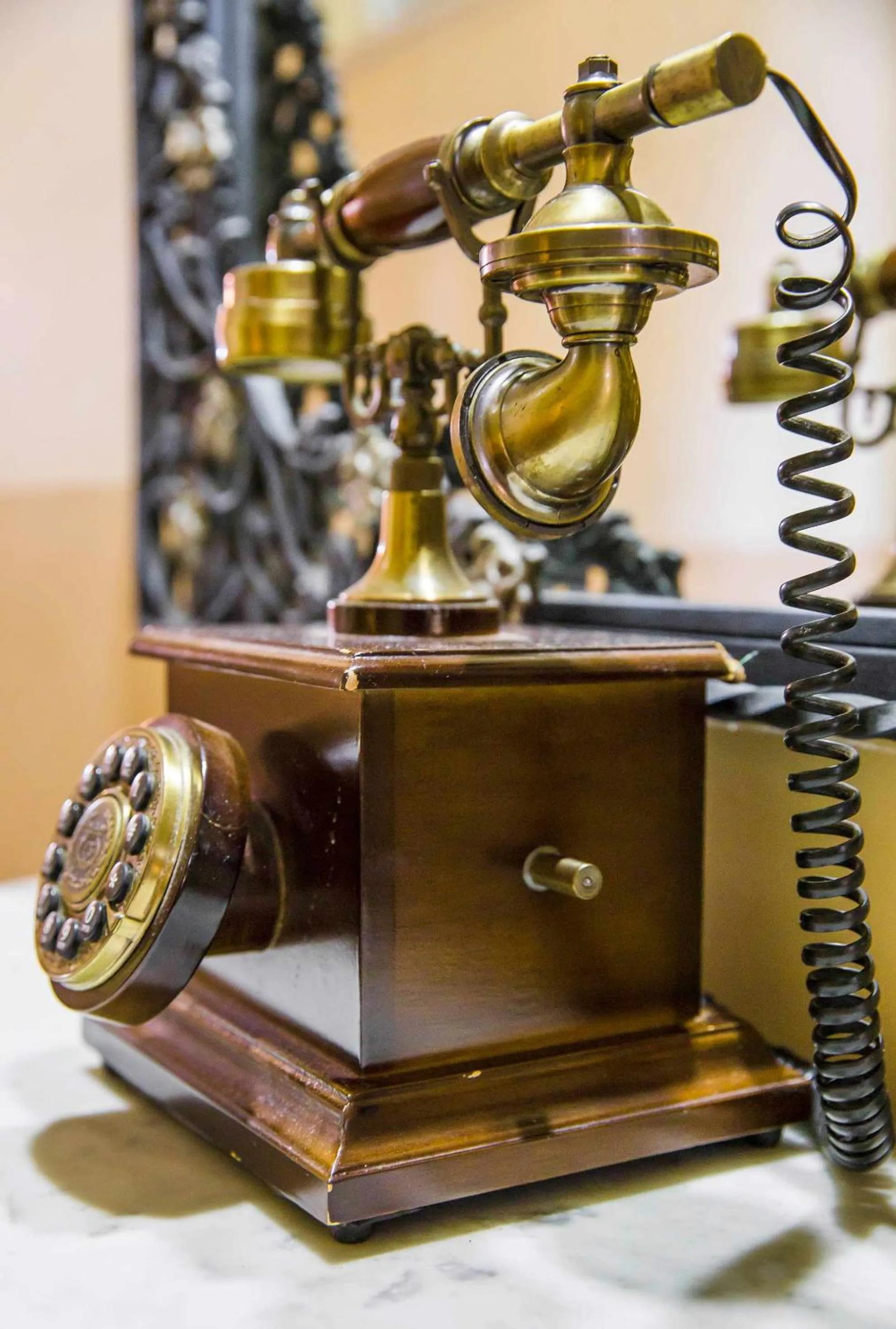 Communal lounge/ TV room in Green Lantern Inn