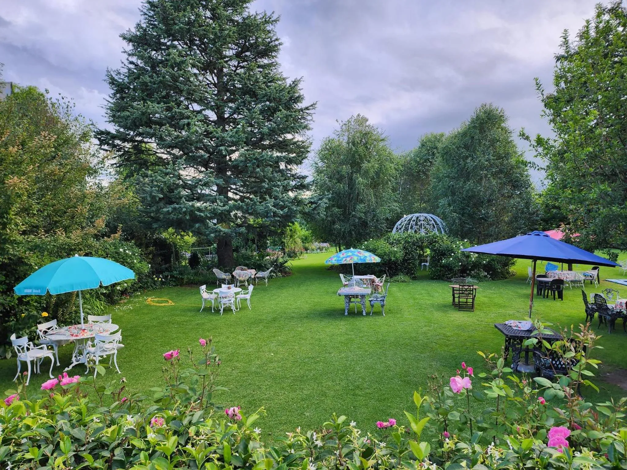 Restaurant/places to eat in Green Lantern Inn