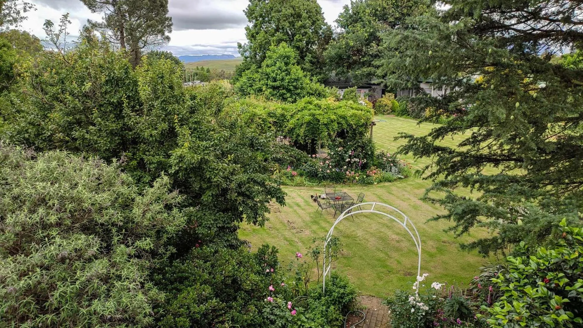Garden in Green Lantern Inn