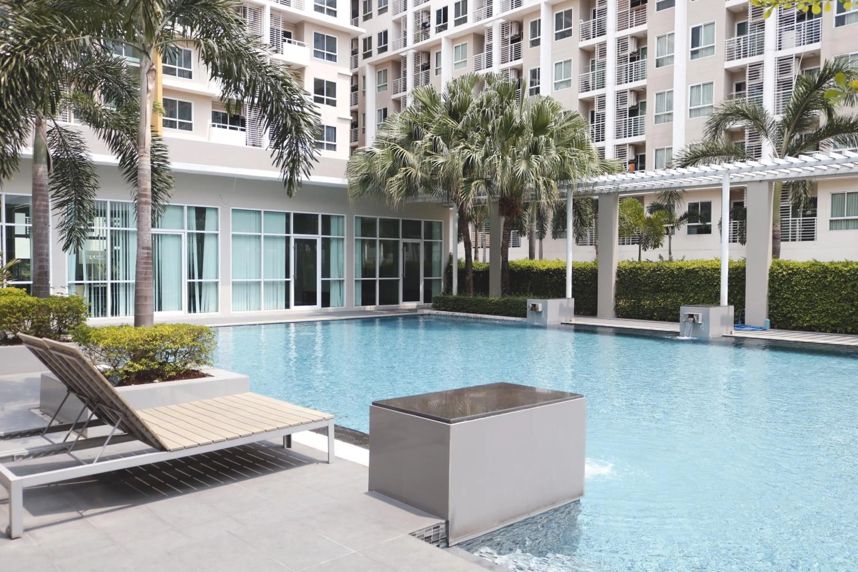 Swimming pool in Jpark Residences at Thammasat Rangsit