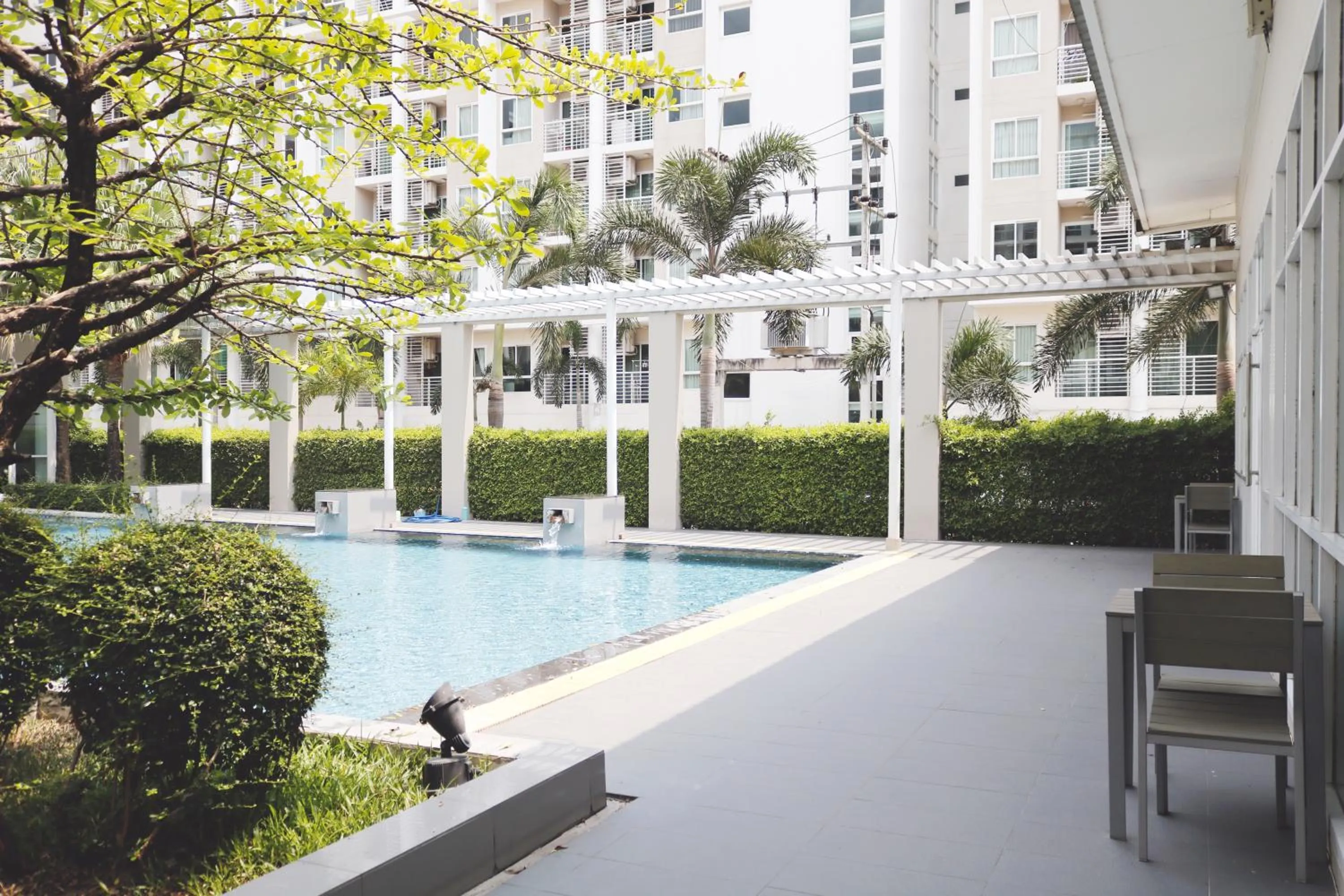 Swimming pool in Jpark Residences at Thammasat Rangsit