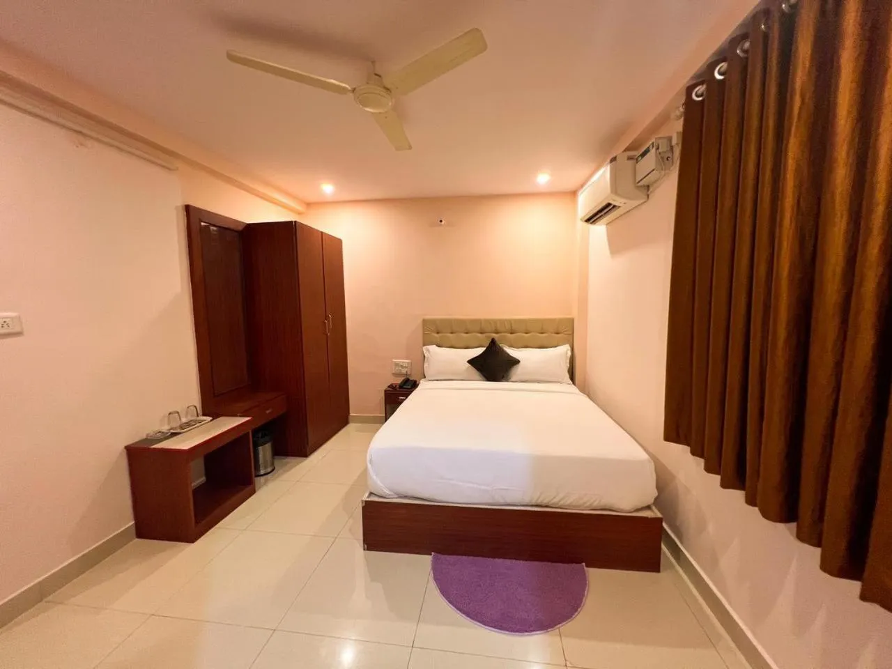 Bed in Hotel InTourist by Agira Hotel