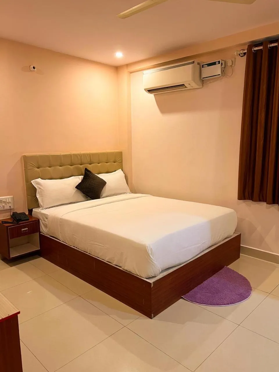 Bed in Hotel InTourist by Agira Hotel