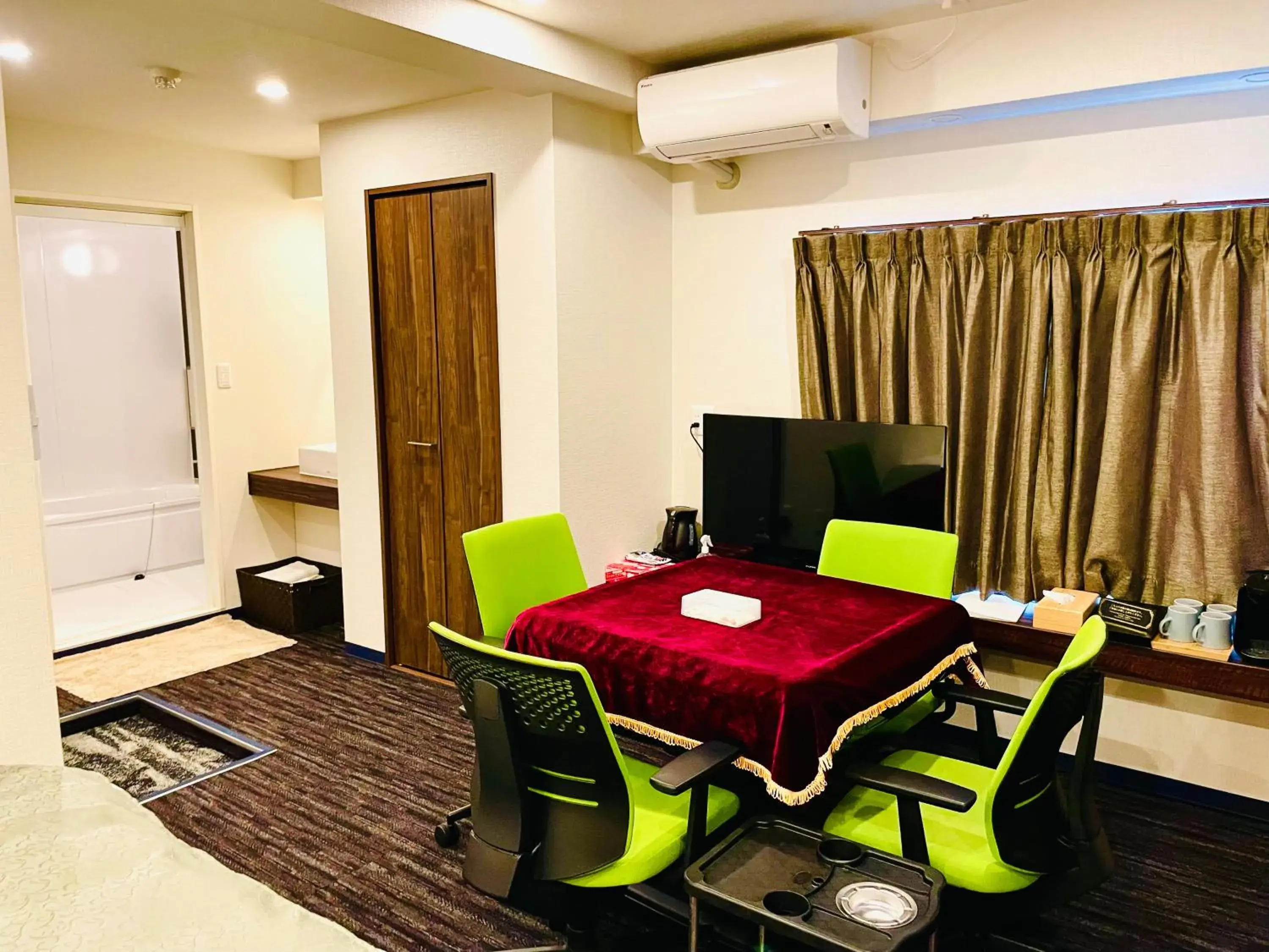 Quadruple Room in AYA Hotel Quadruple Room in AYA Hotel