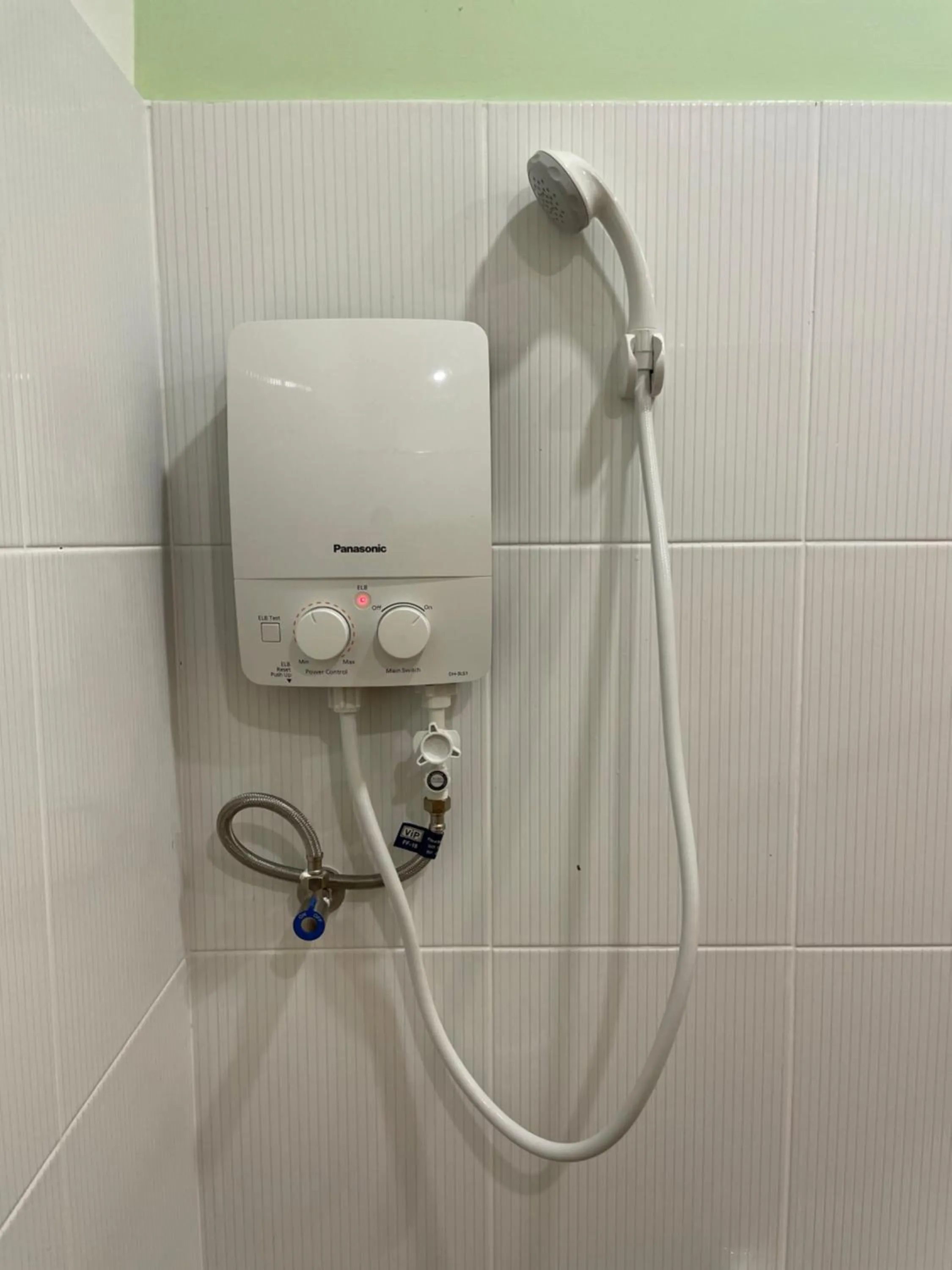 Shower in BENUTTEN 99 HOTEL
