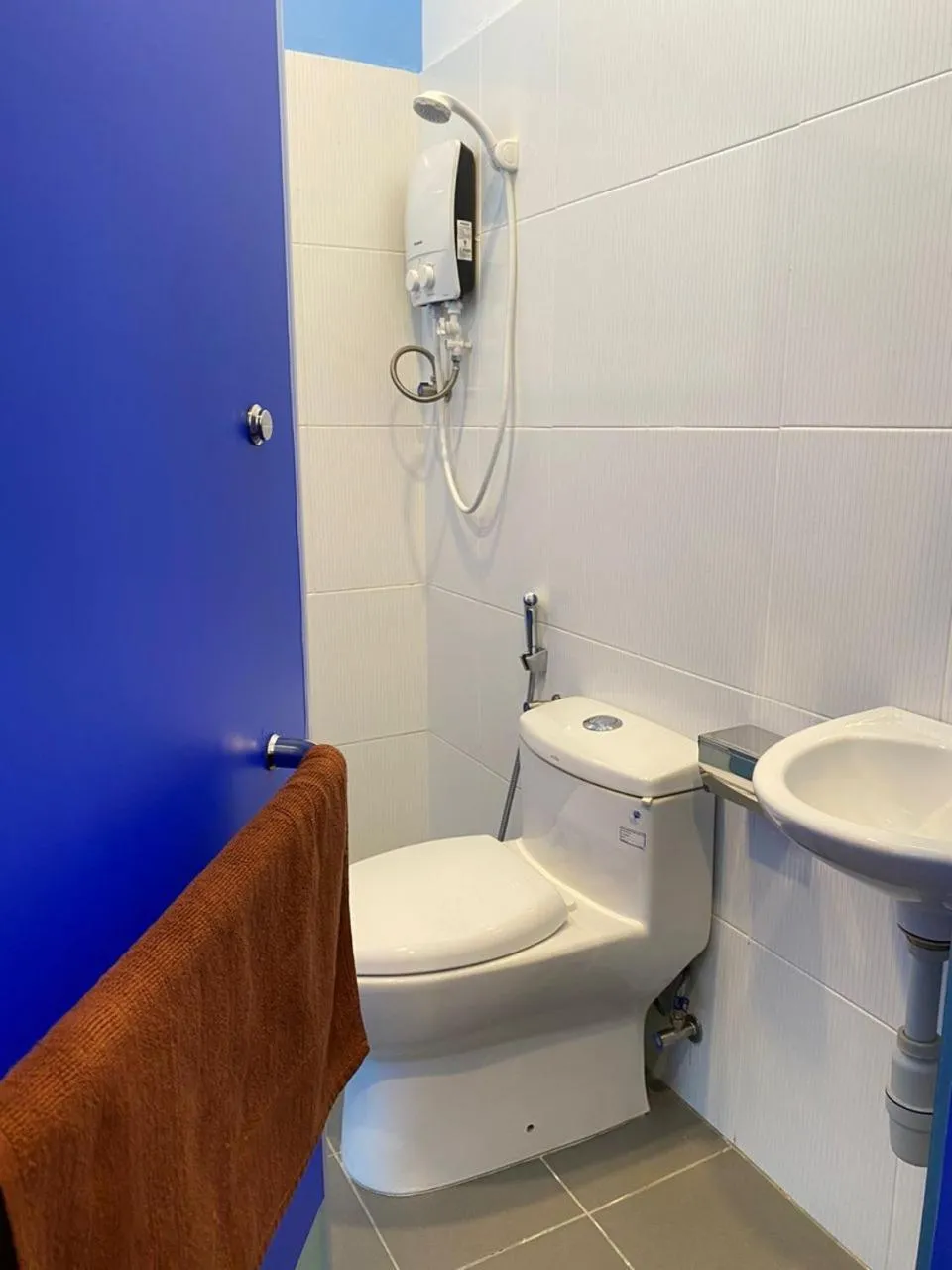 Toilet in BENUTTEN 99 HOTEL