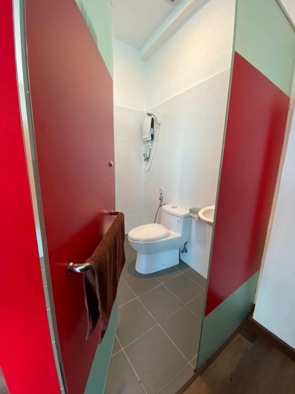 Toilet in BENUTTEN 99 HOTEL