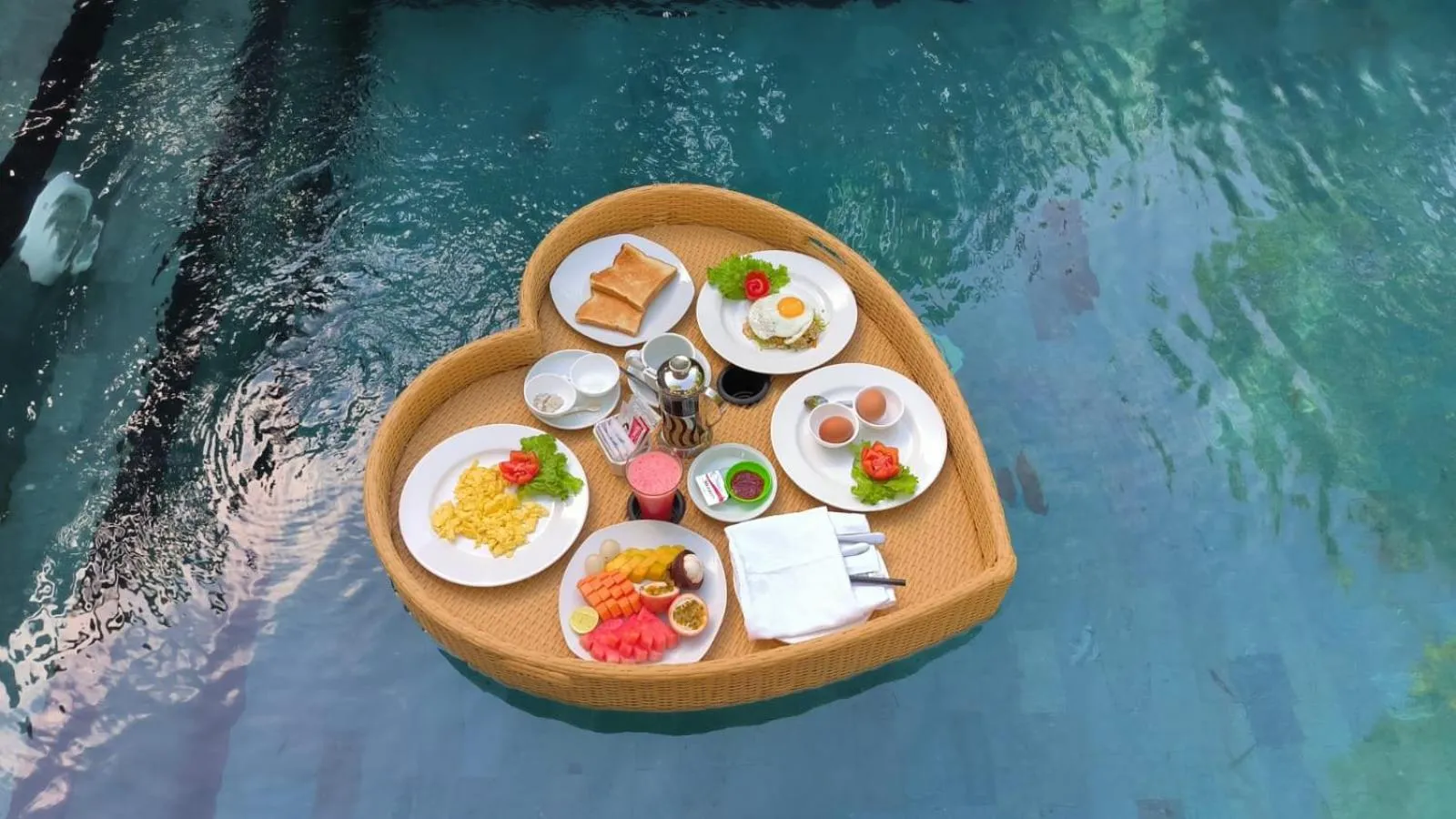 Food and drinks in Sawitri Anandhita Luxury Villas