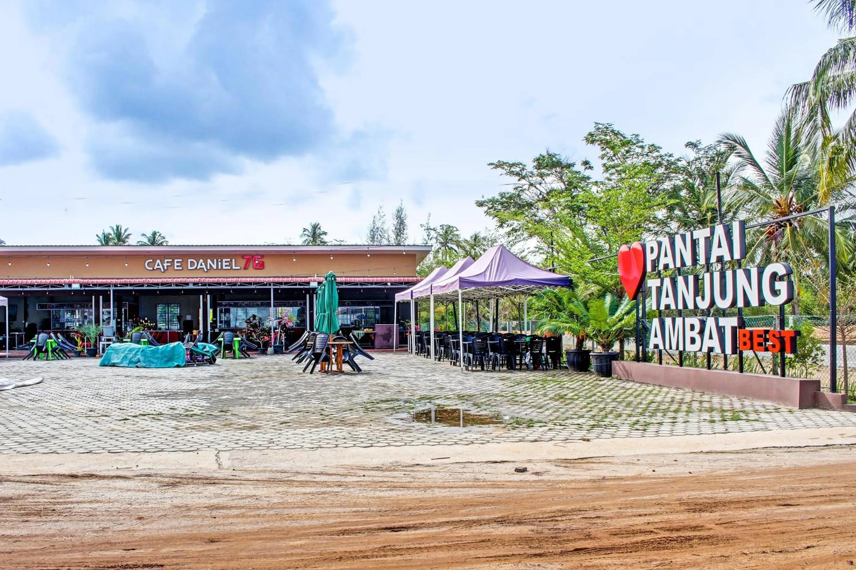 Facade/entrance in Hotel O Homestay Daniel 76NearTaman Hijau Karimun