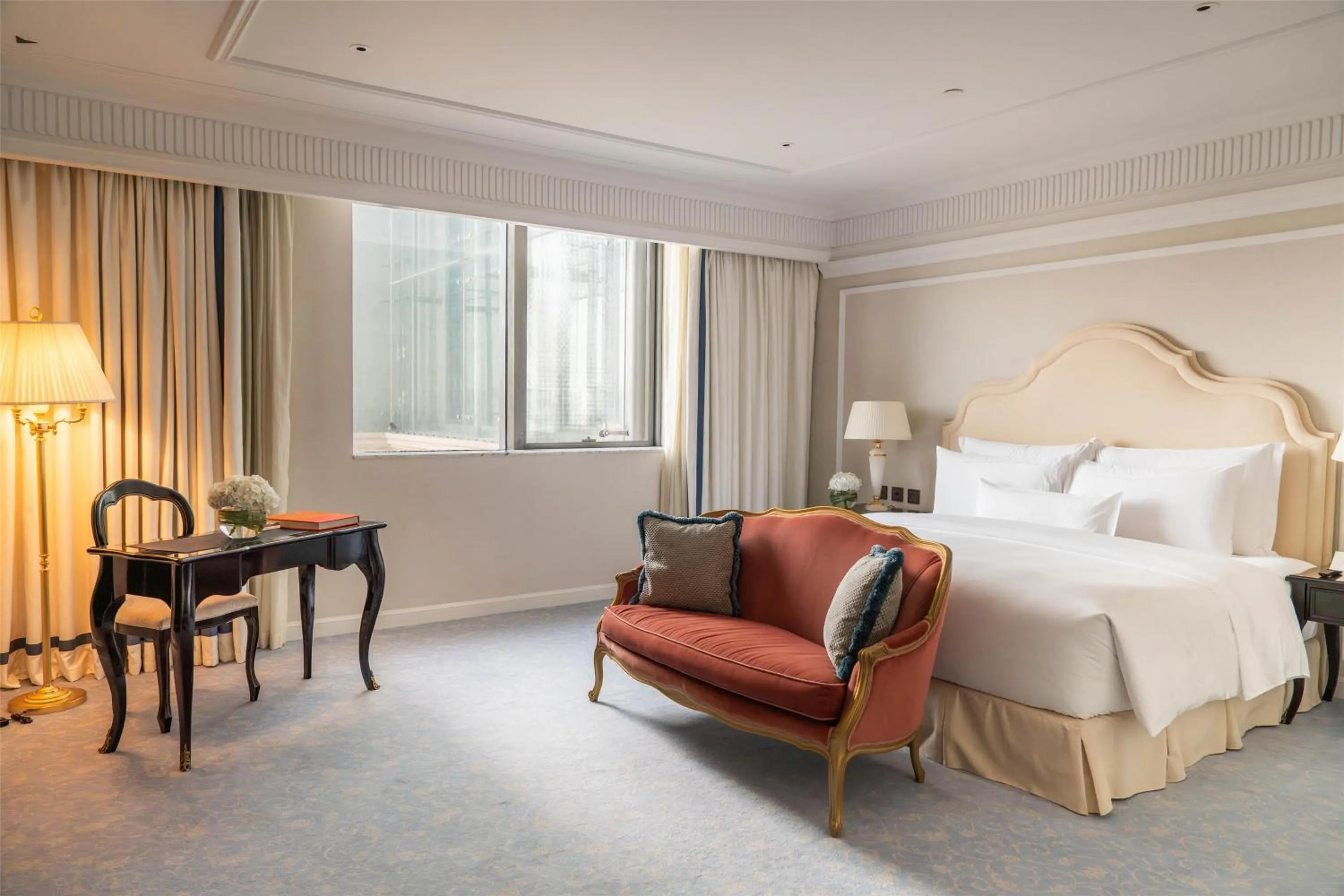 Bedroom, Bed in The Plaza Doha, LXR Hotels & Resorts