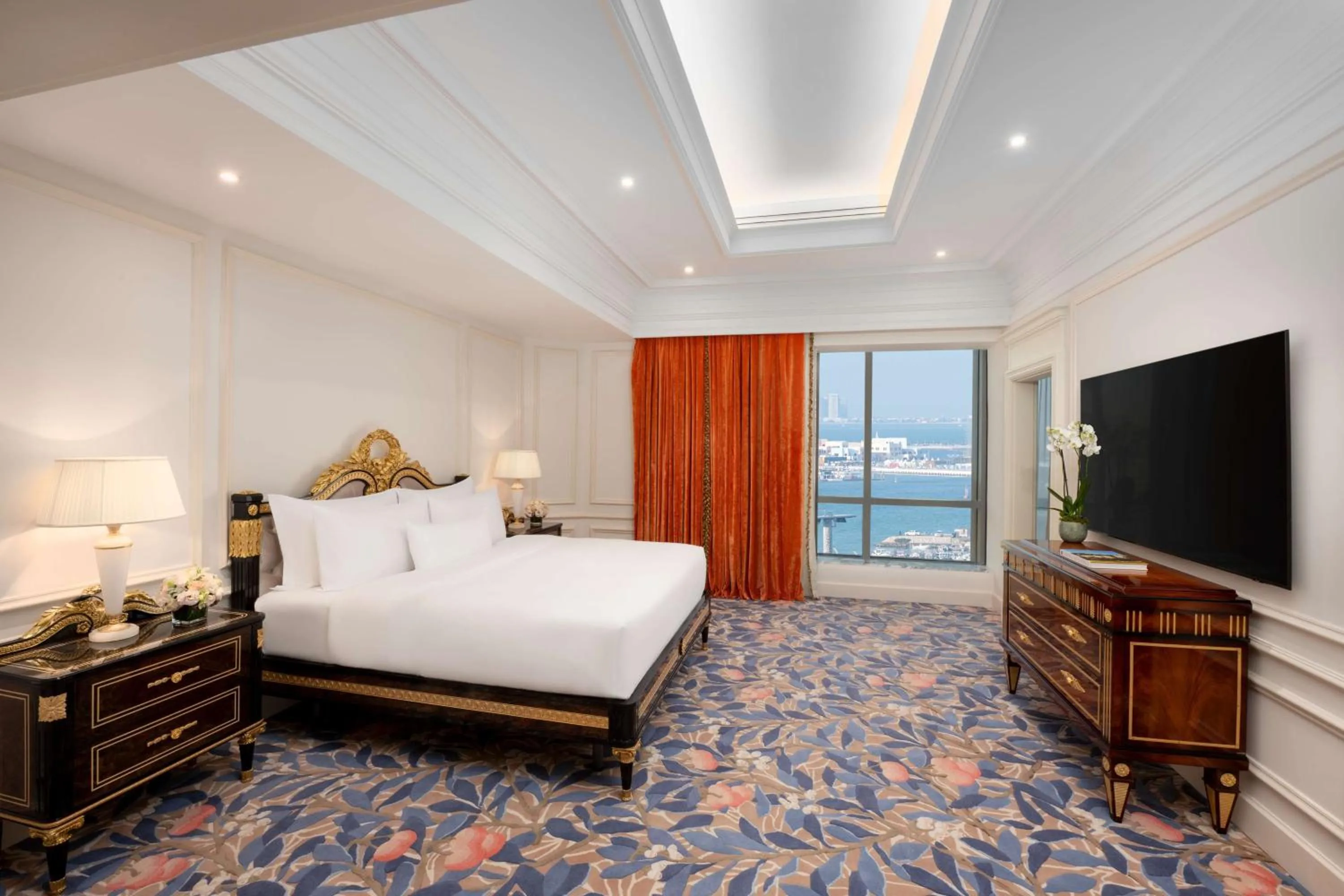 Bed in The Plaza Doha, LXR Hotels & Resorts