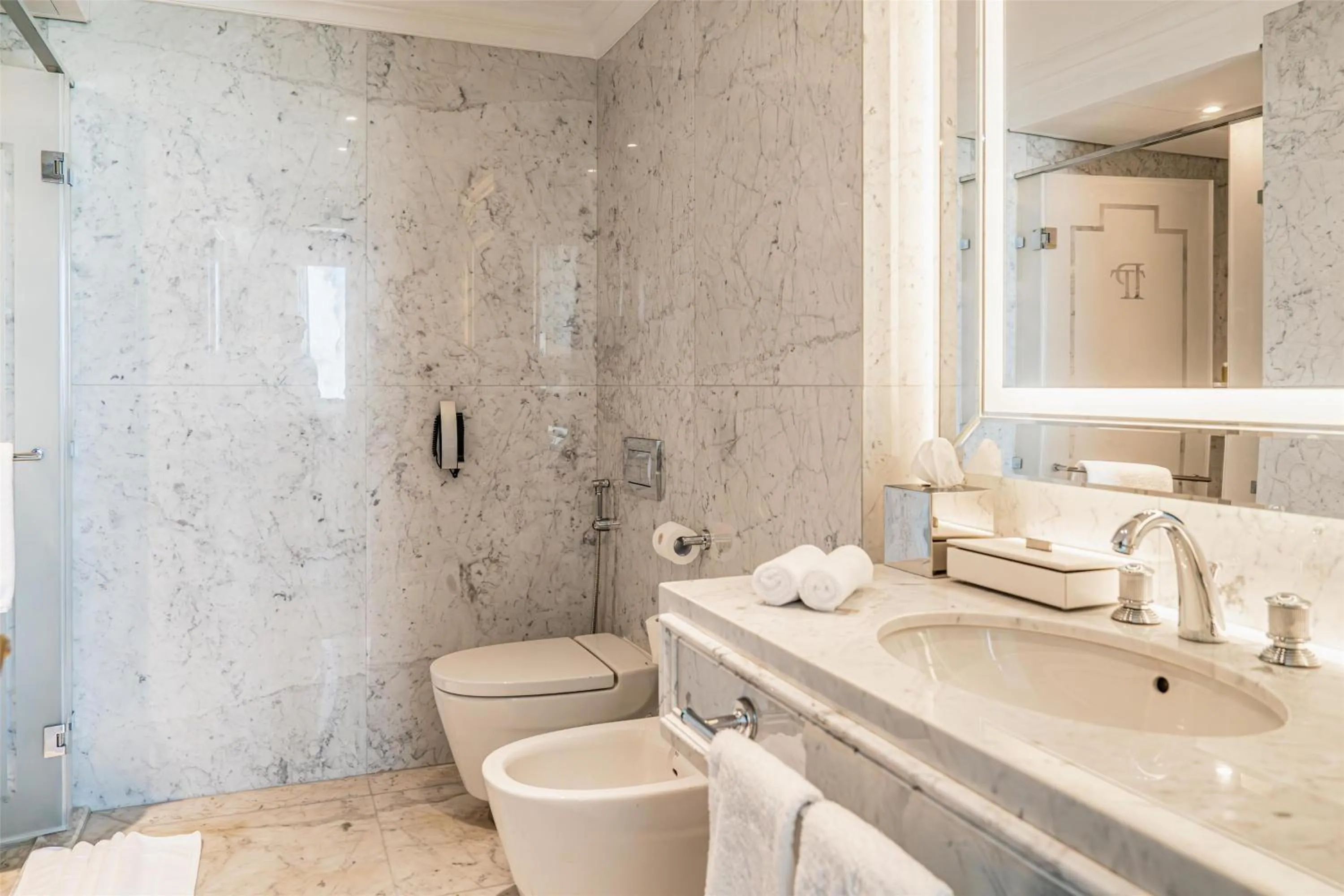 Bathroom in The Plaza Doha, LXR Hotels & Resorts