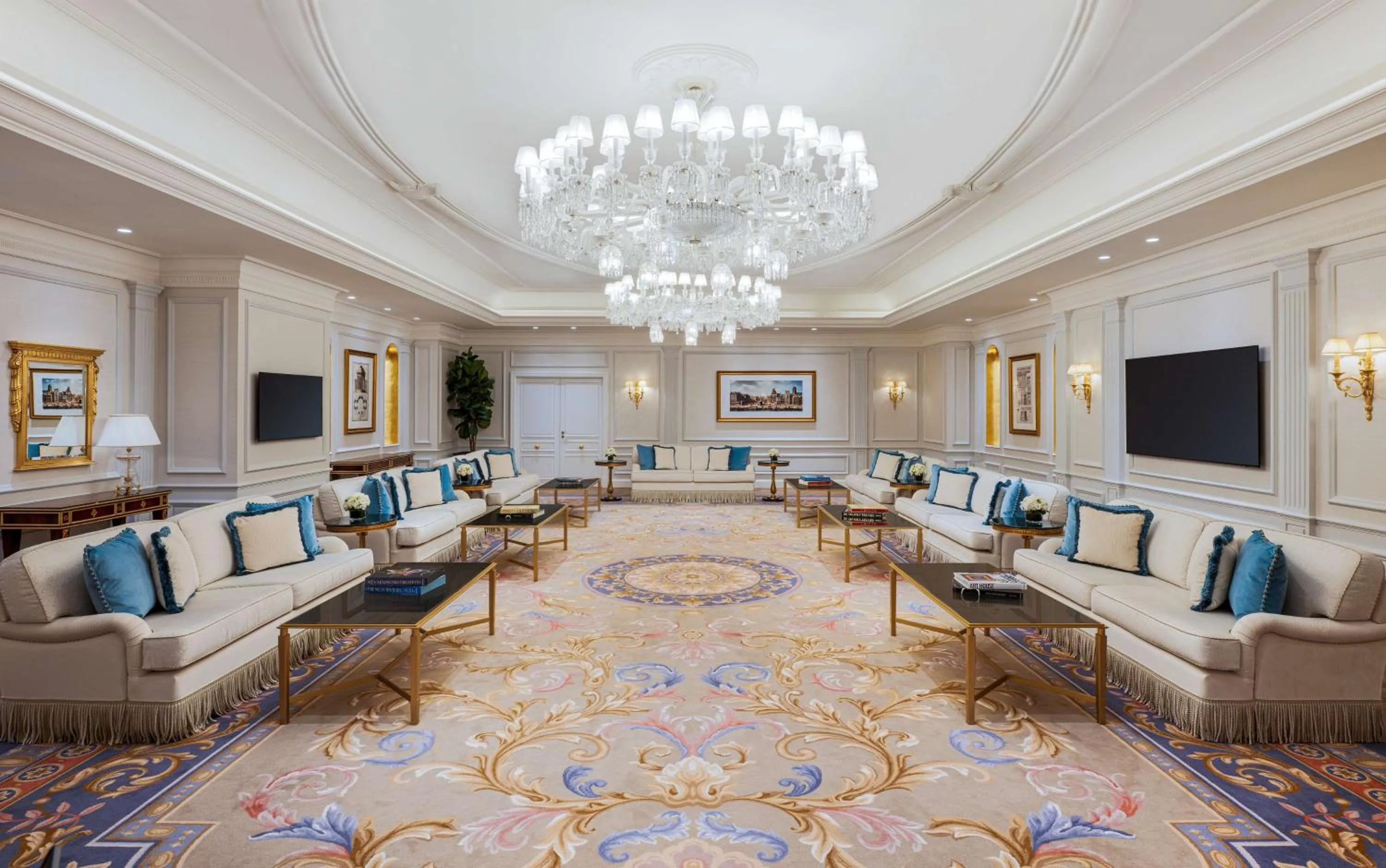 Seating area in The Plaza Doha, LXR Hotels & Resorts