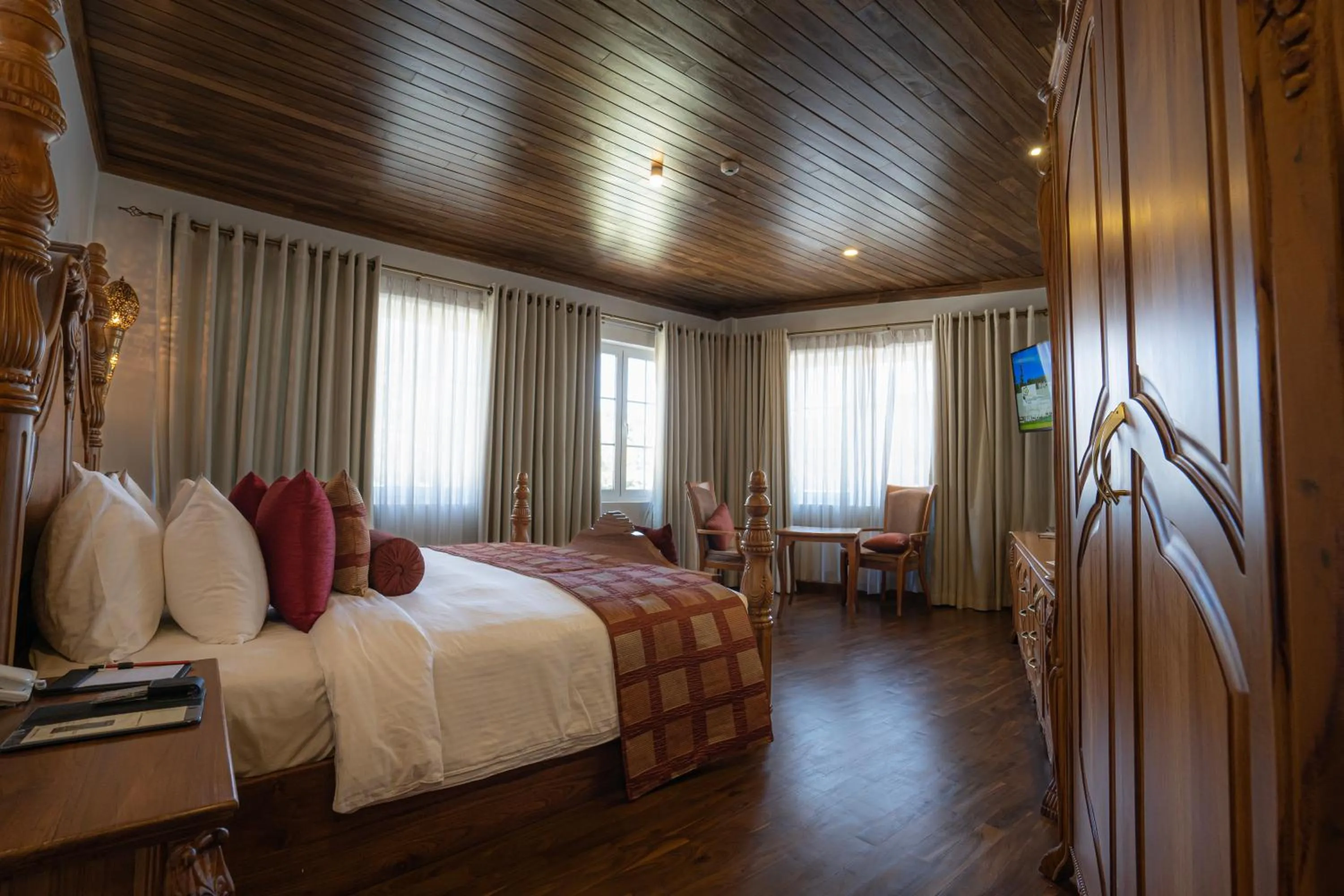 Photo of the whole room, Bed in Araliya Green Hills - Where Historic Charm Mingles with Natural Beauty