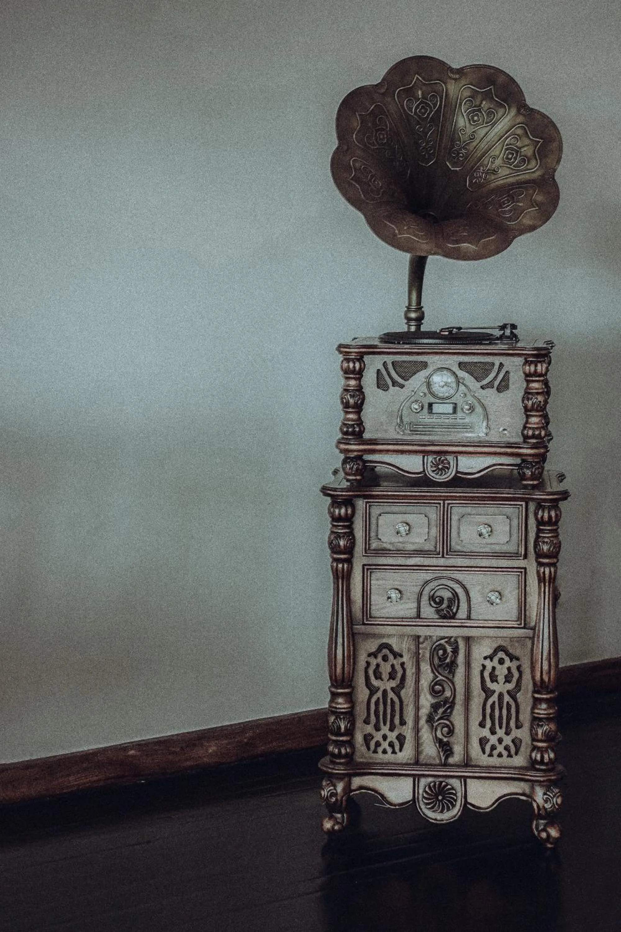 Dining area in Araliya Green Hills - Where Historic Charm Mingles with Natural Beauty